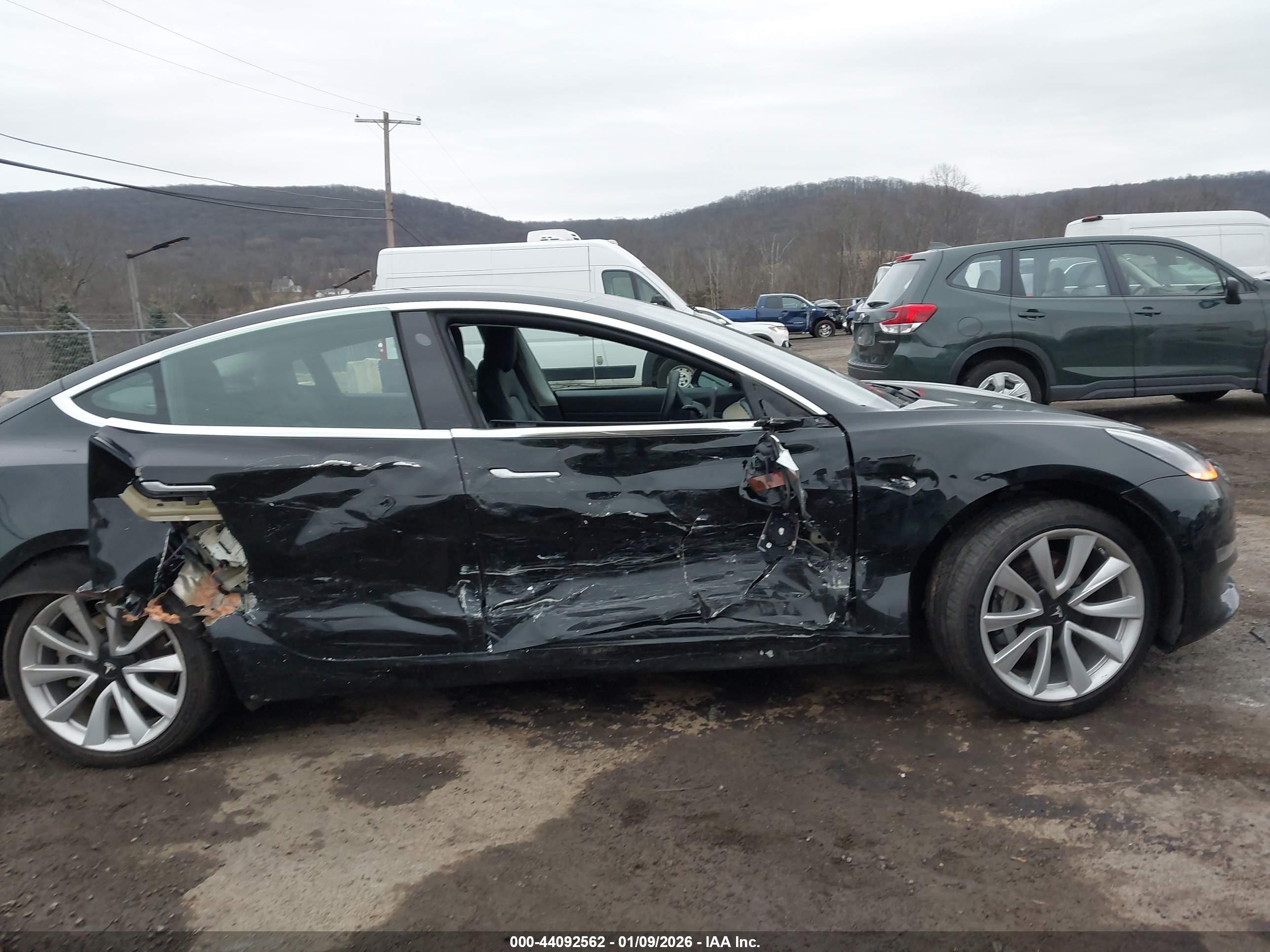 TESLA MODEL image 6