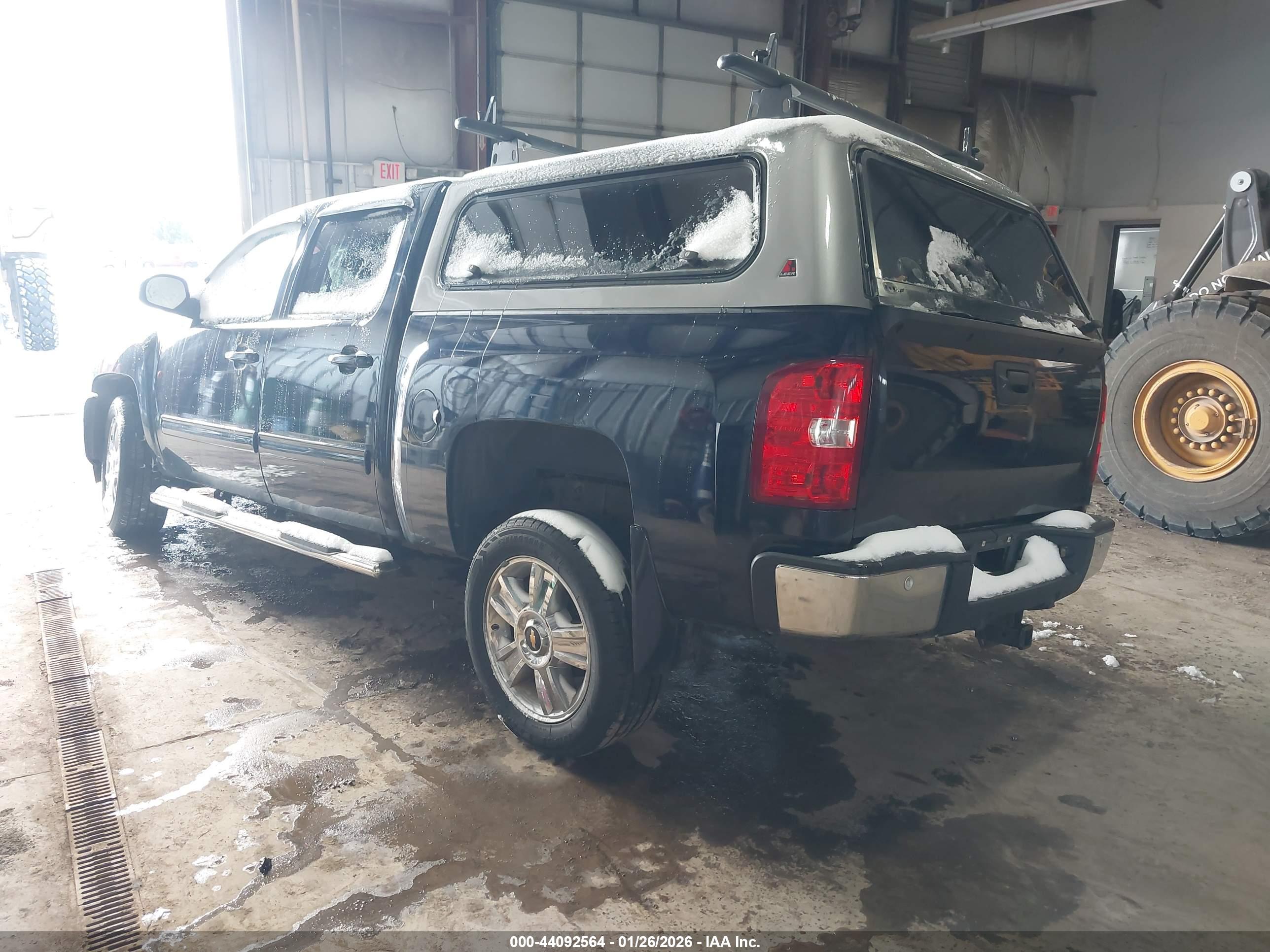 CHEVROLET SILVERADO image 3