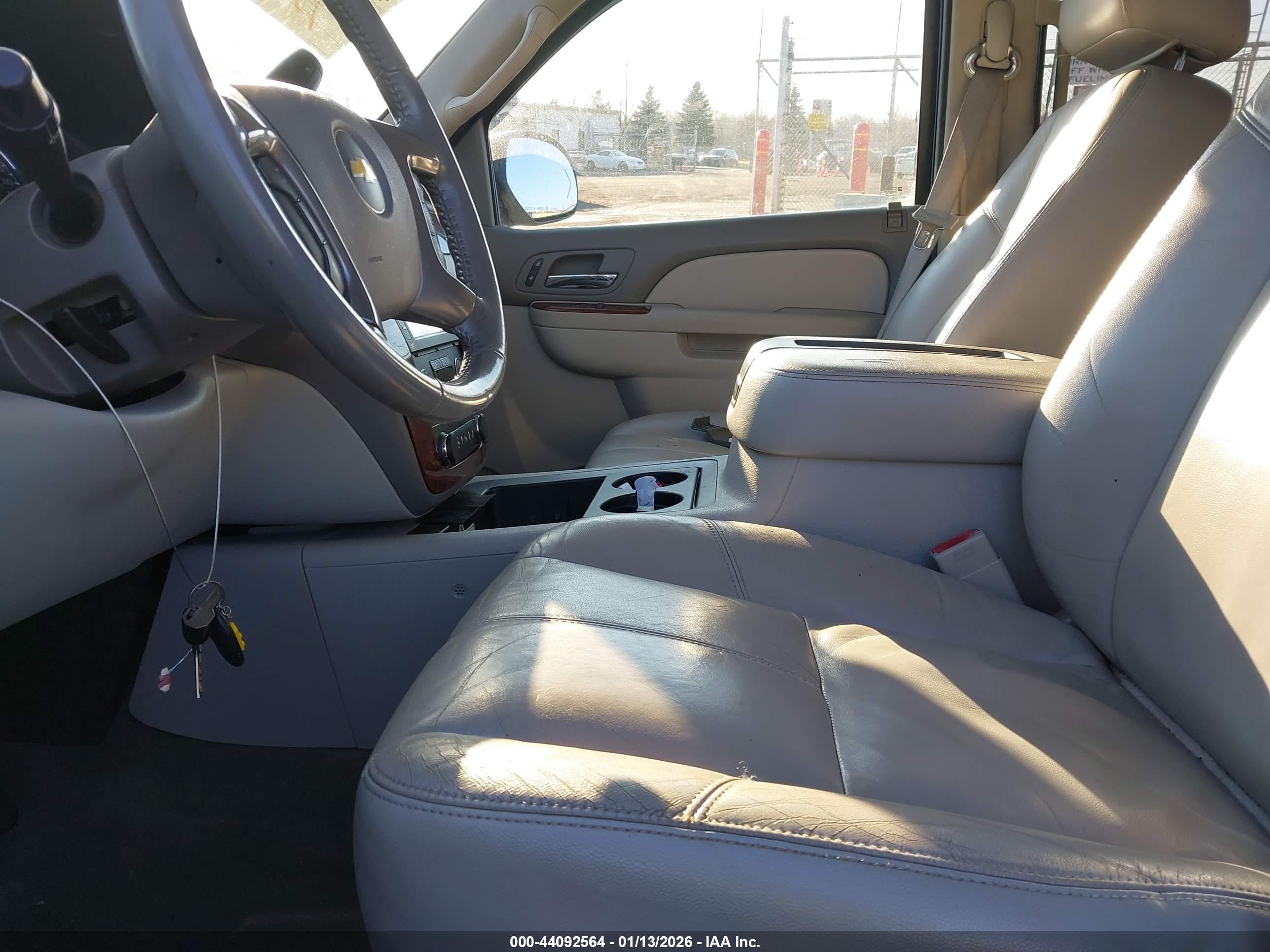 CHEVROLET SILVERADO image 5