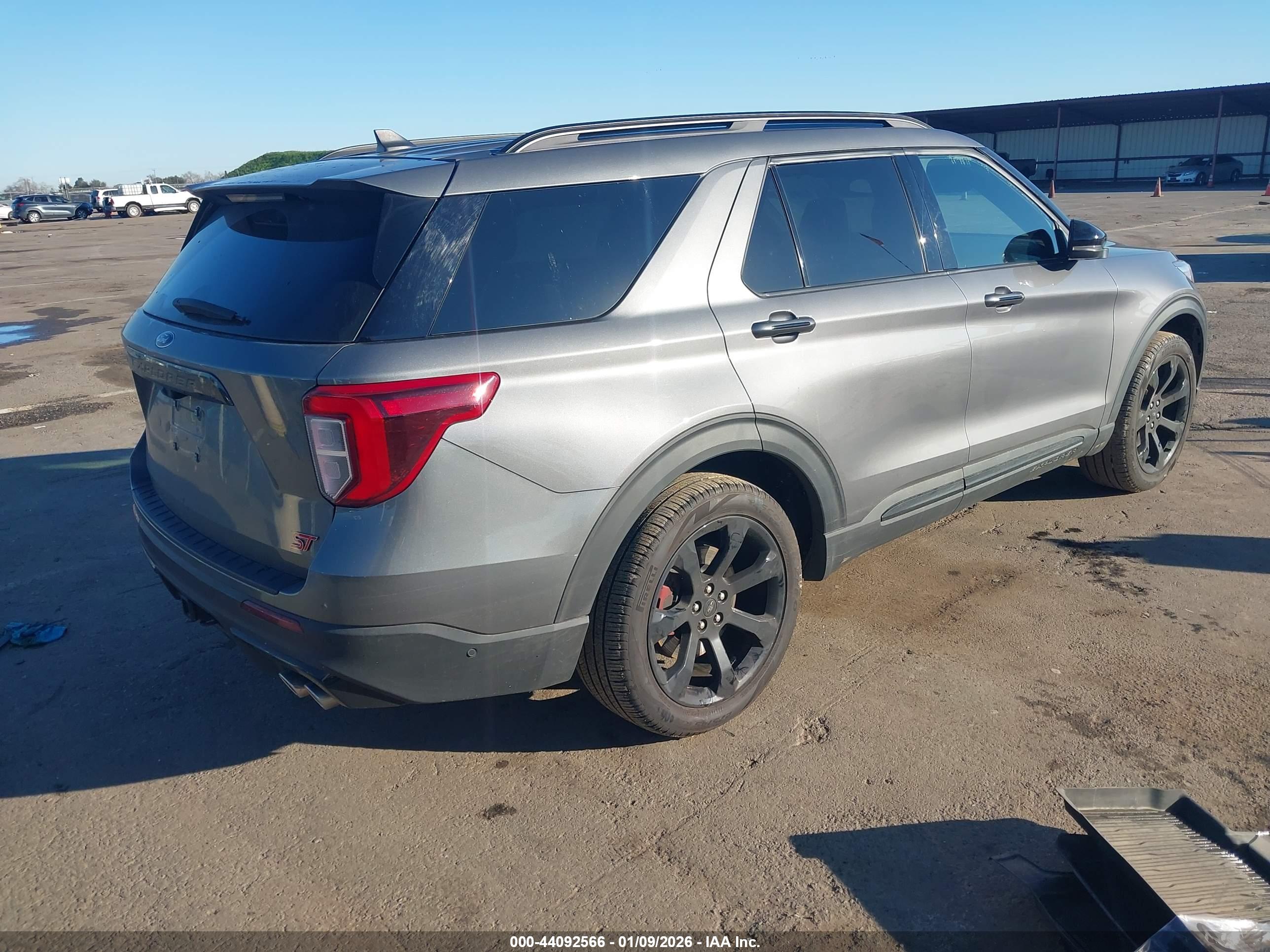 FORD EXPLORER image 4