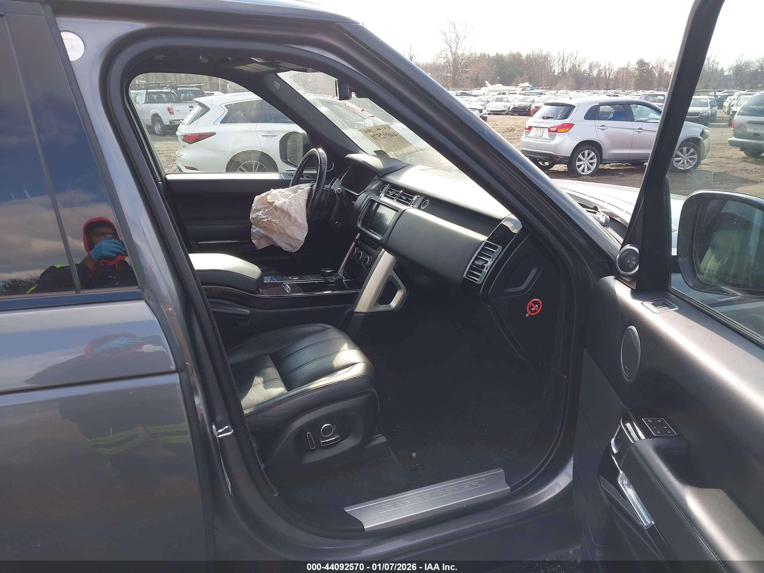 LAND ROVER image 5