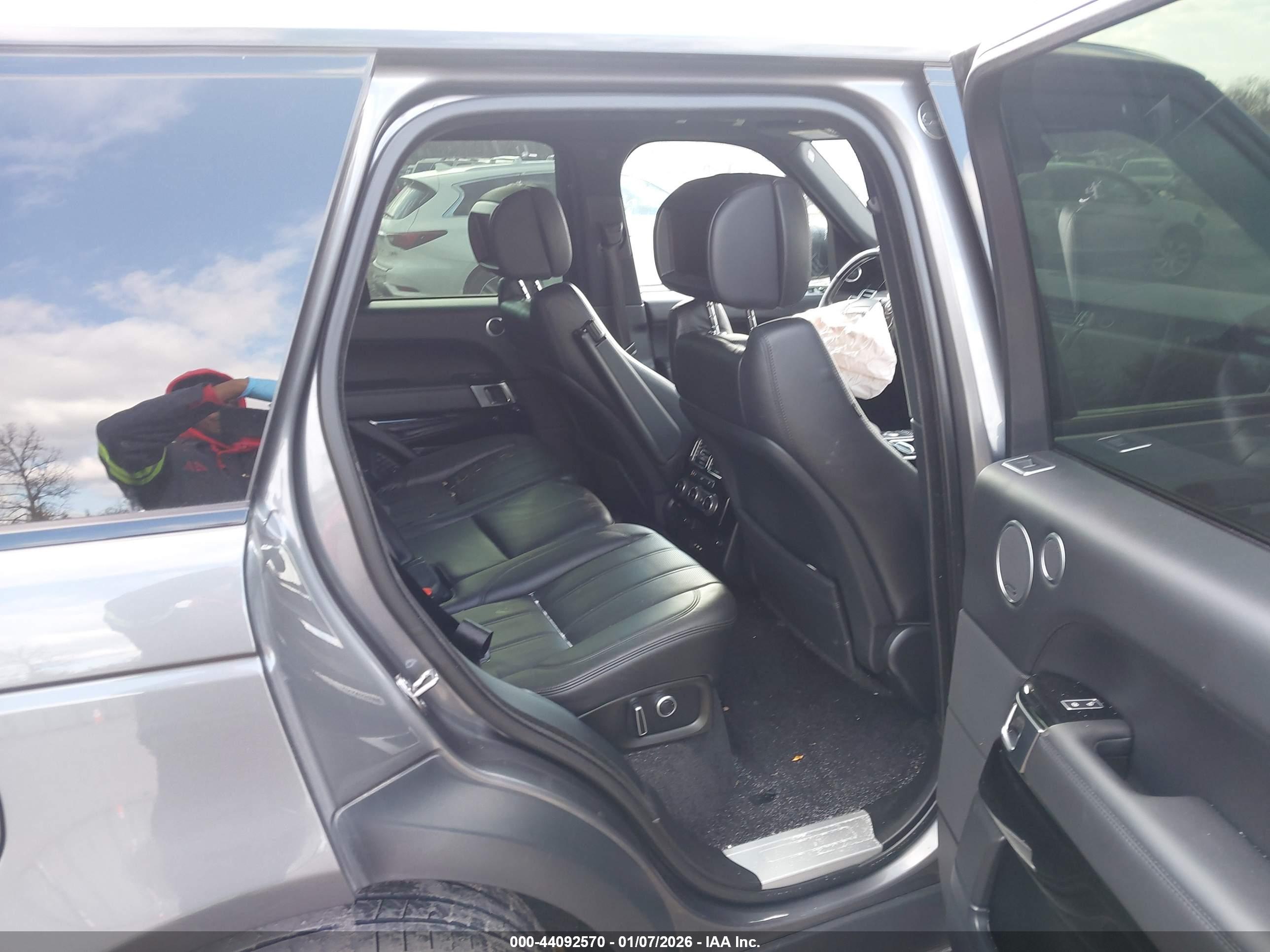 LAND ROVER image 8