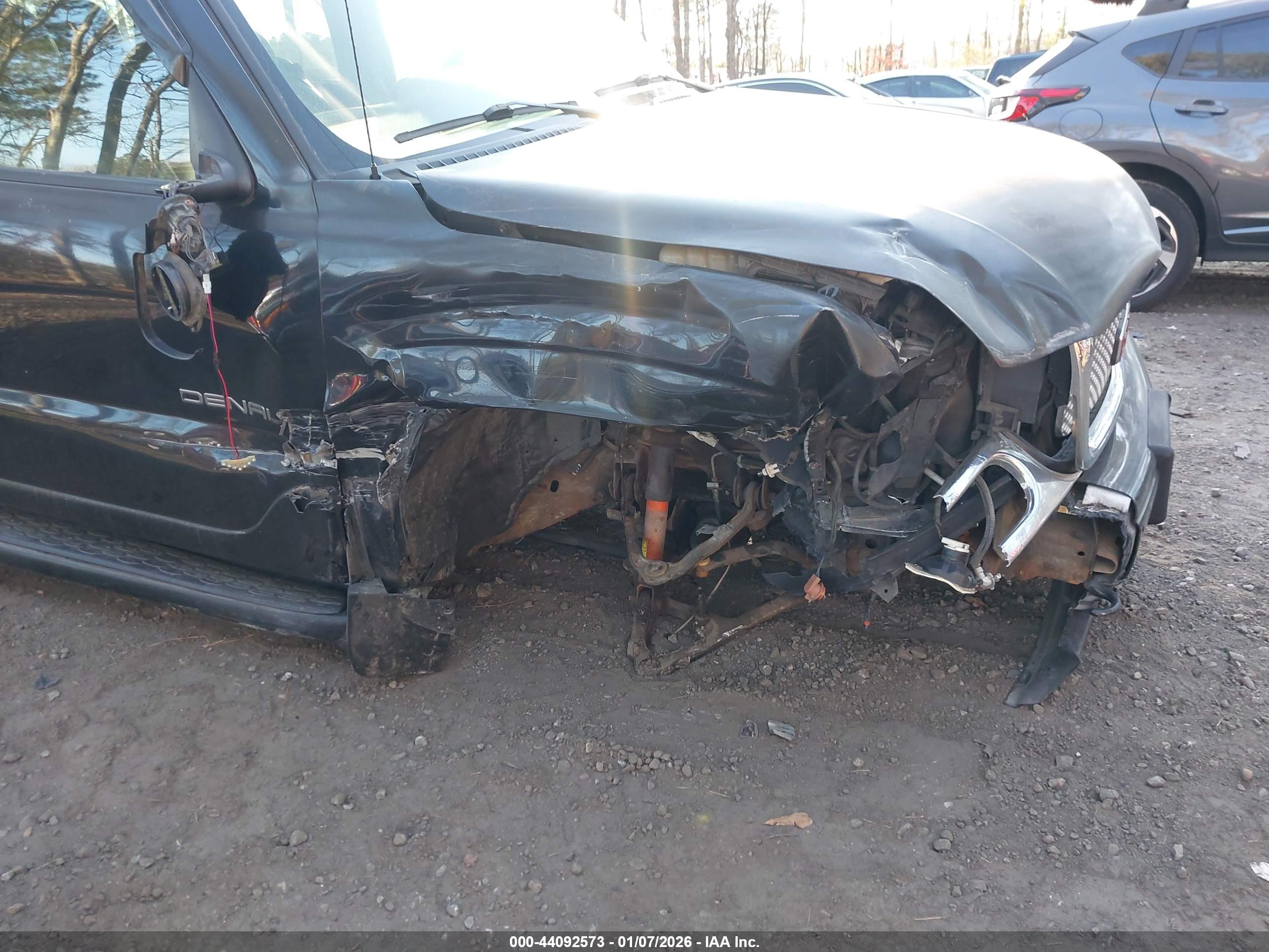 GMC YUKON image 6