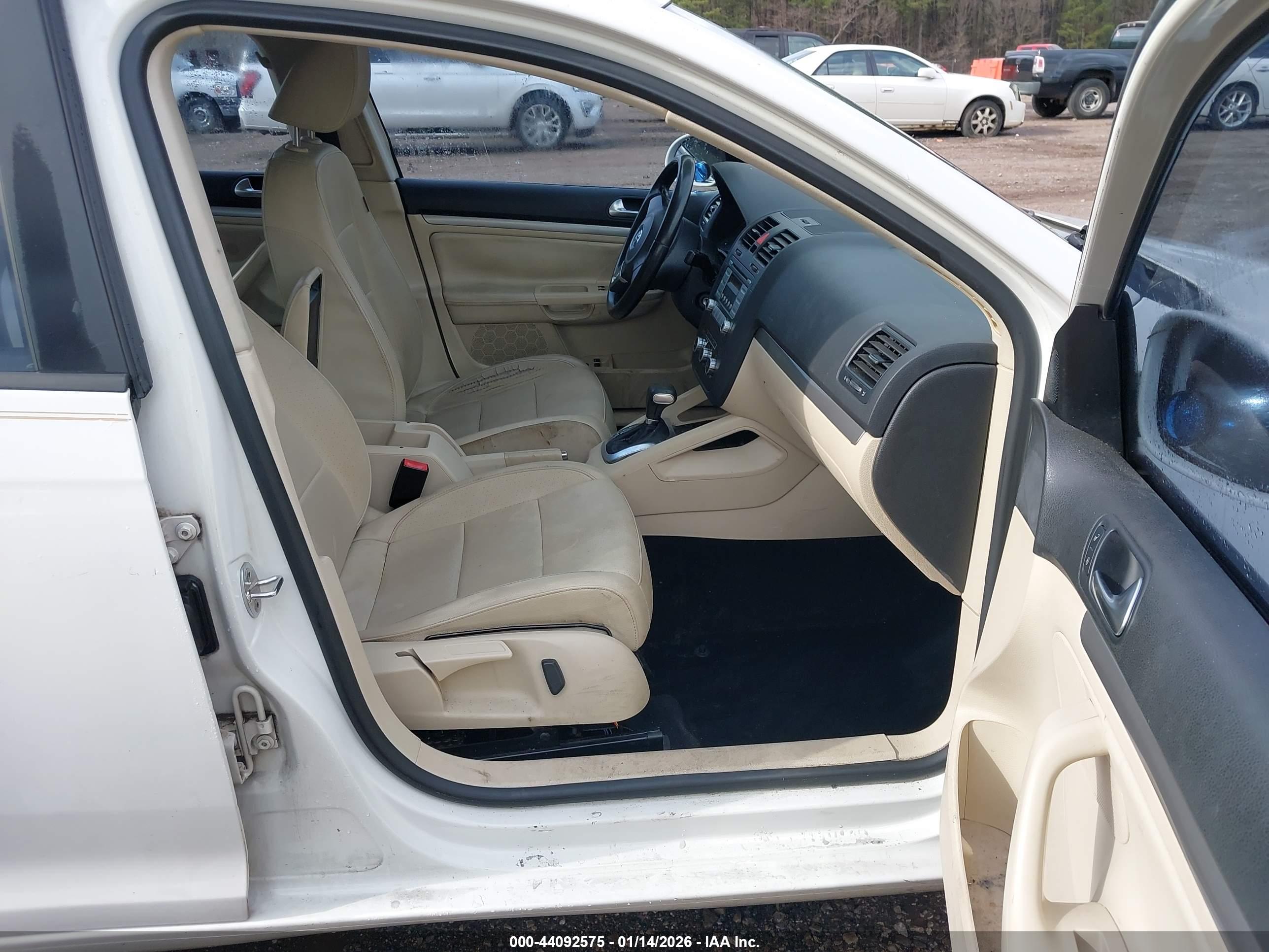 VOLKSWAGEN JETTA image 5