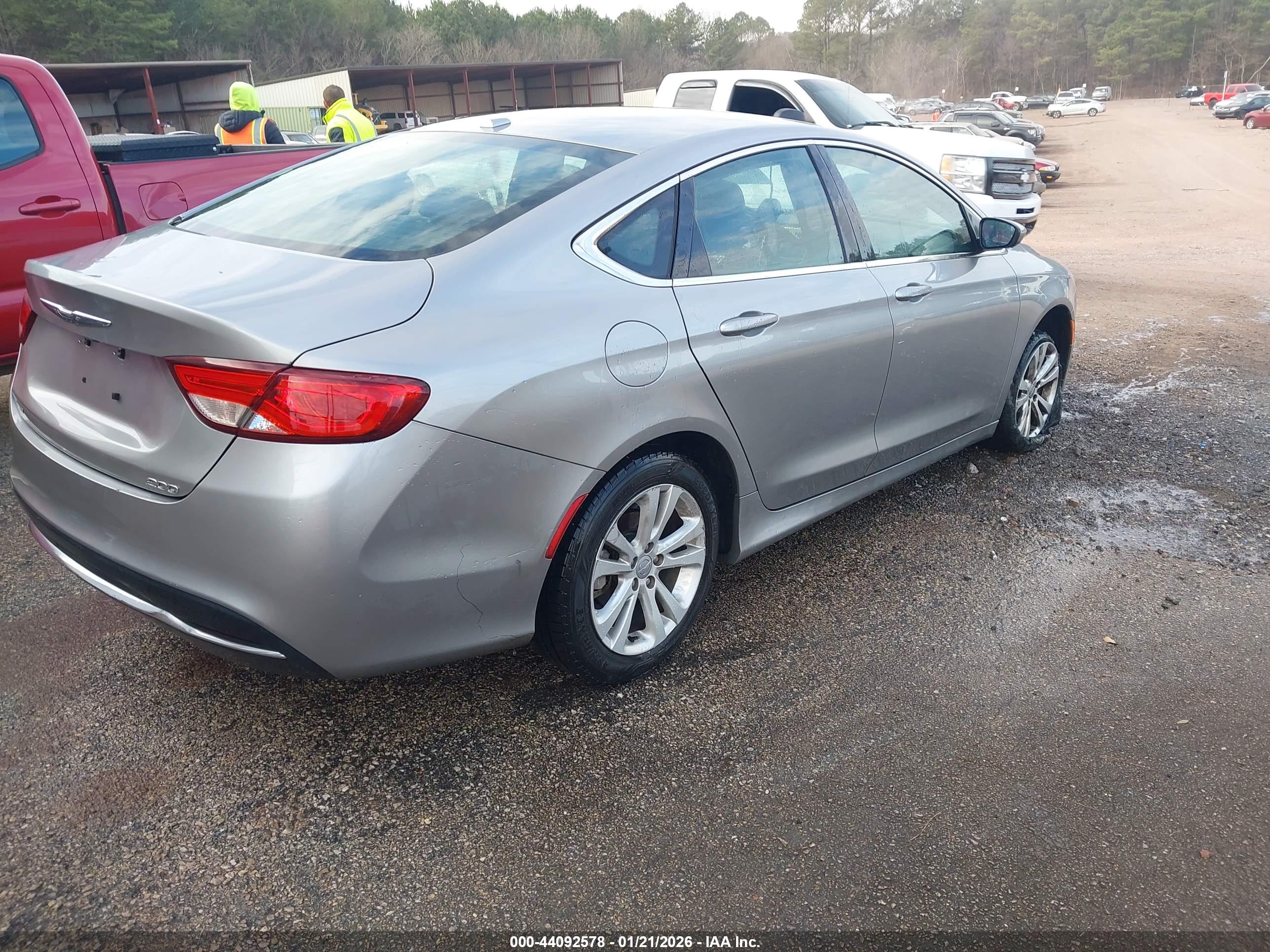 CHRYSLER 200 image 4
