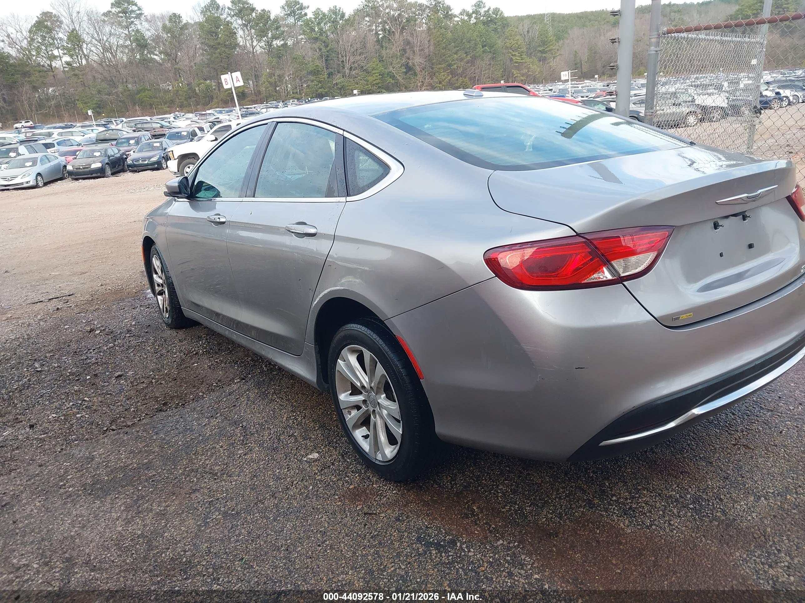 CHRYSLER 200 image 6
