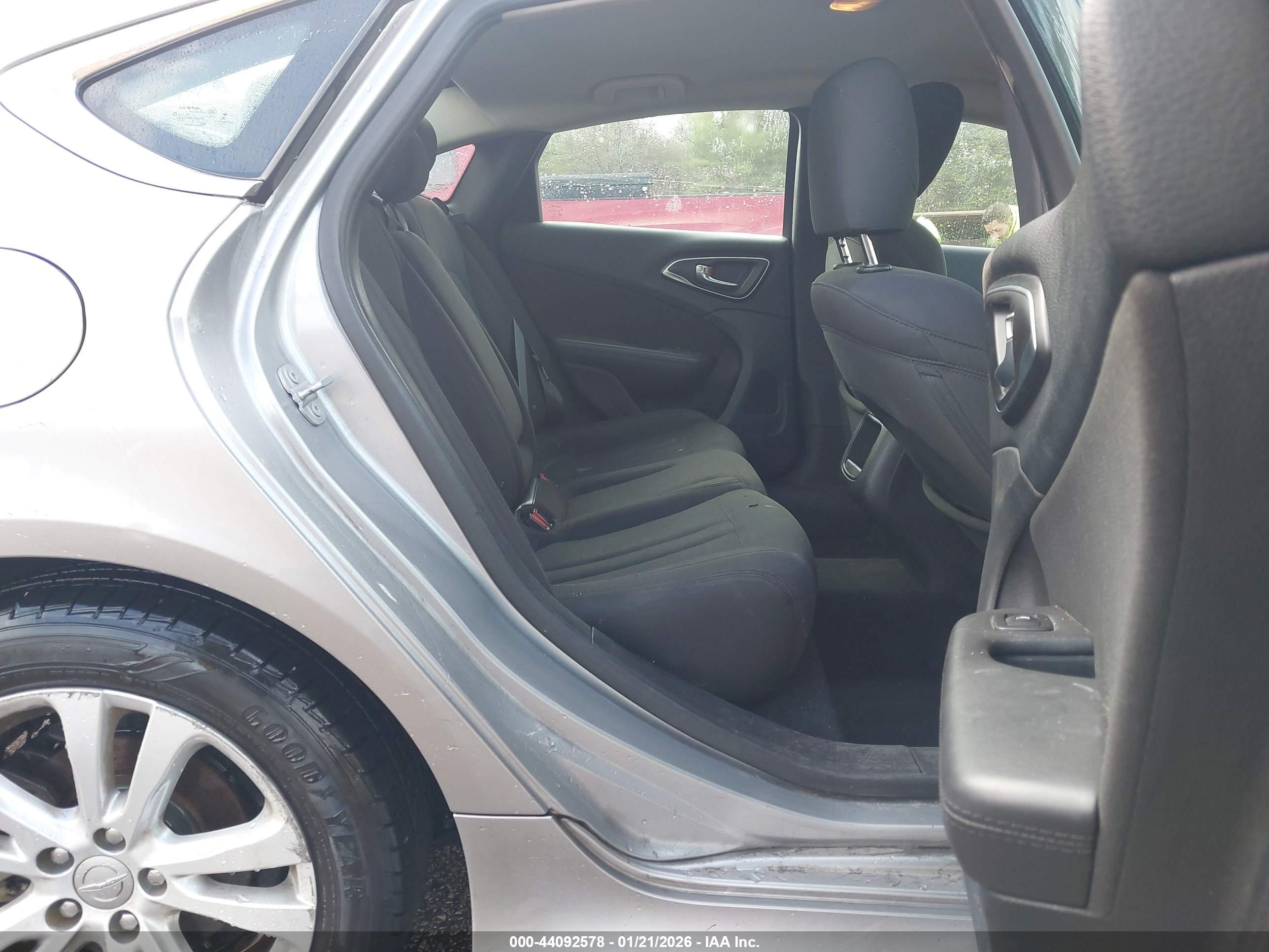 CHRYSLER 200 image 8