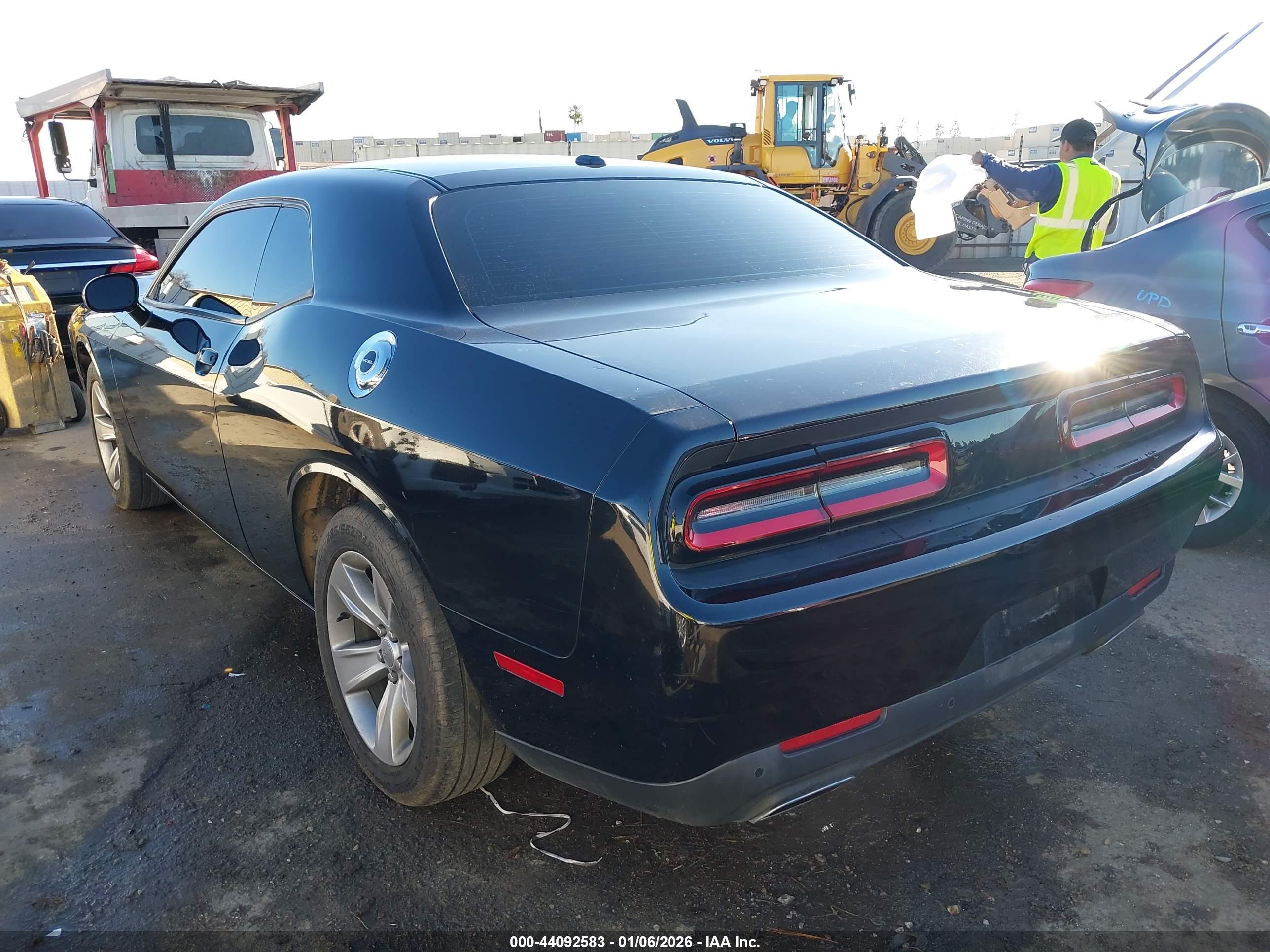DODGE CHALLENGER image 3