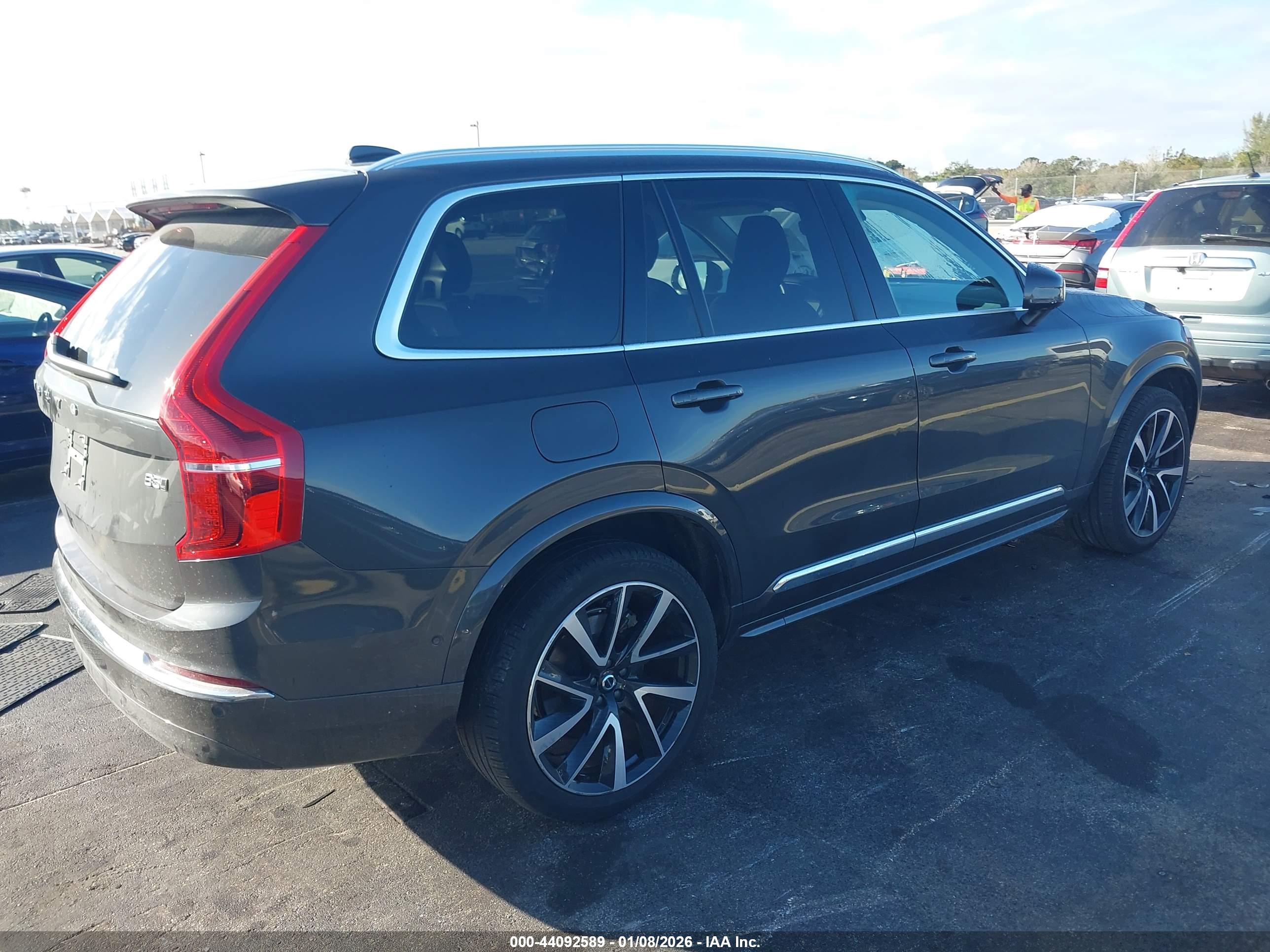 VOLVO XC90 image 4