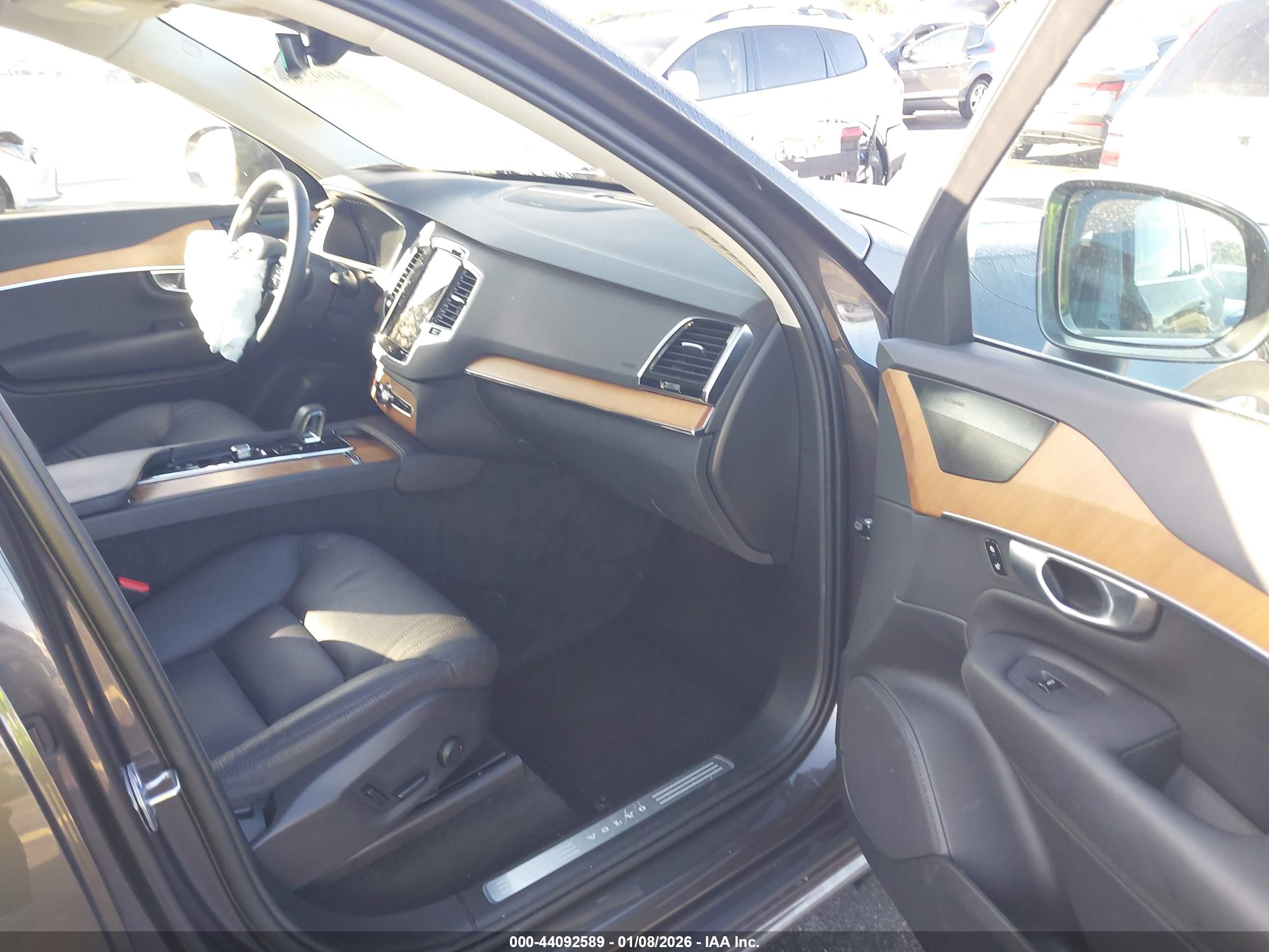 VOLVO XC90 image 5
