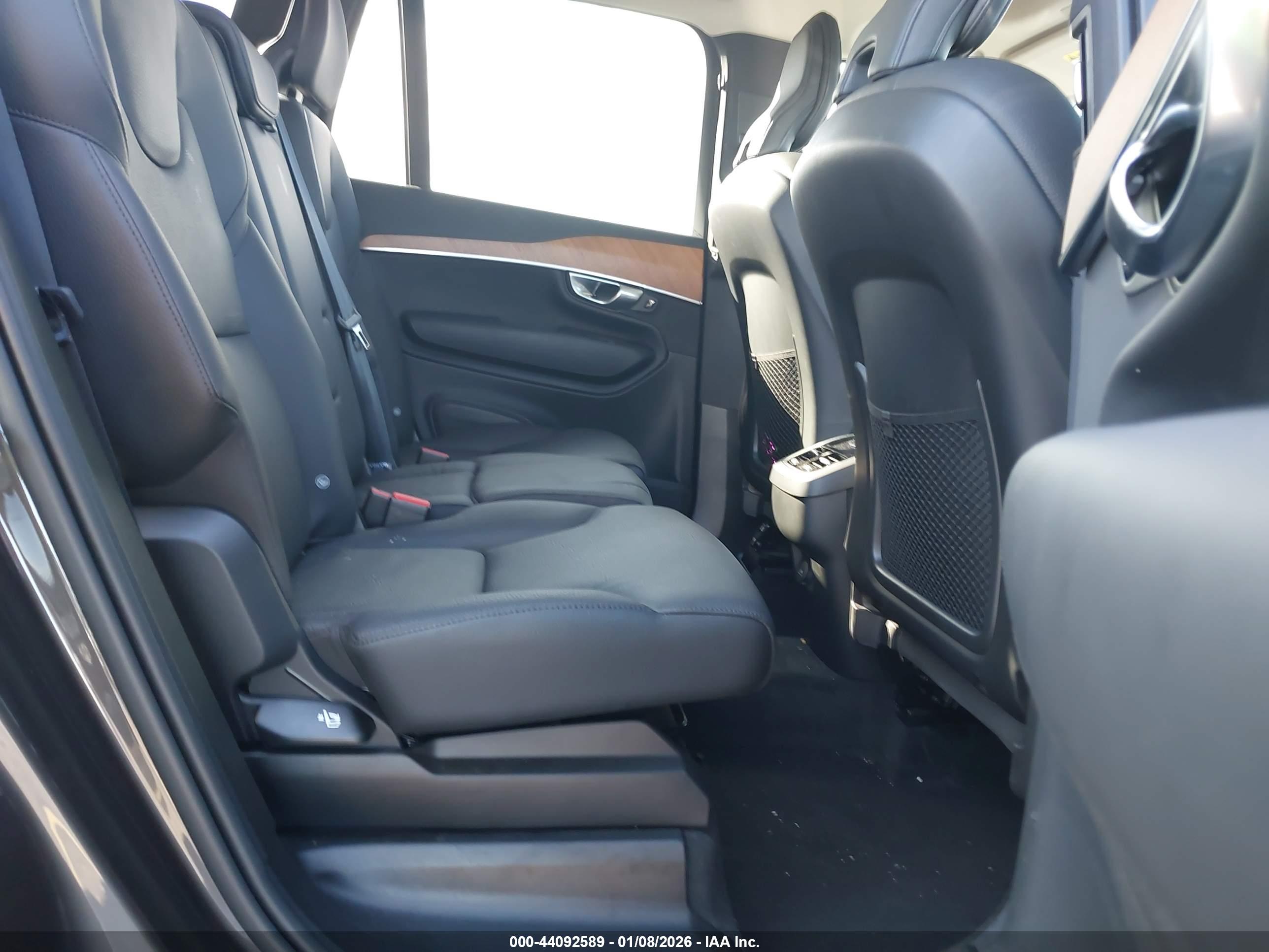 VOLVO XC90 image 8