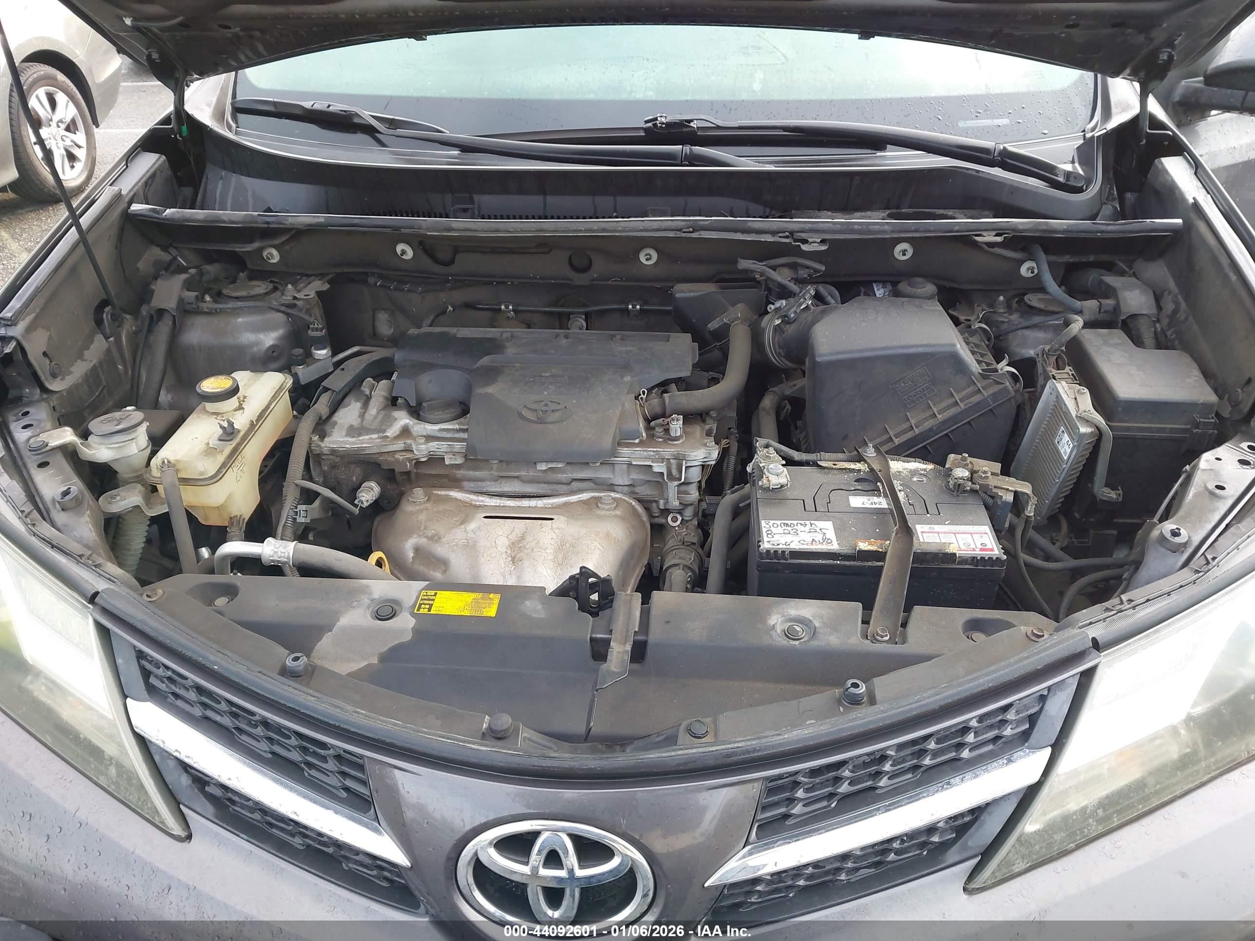 TOYOTA RAV4 image 10