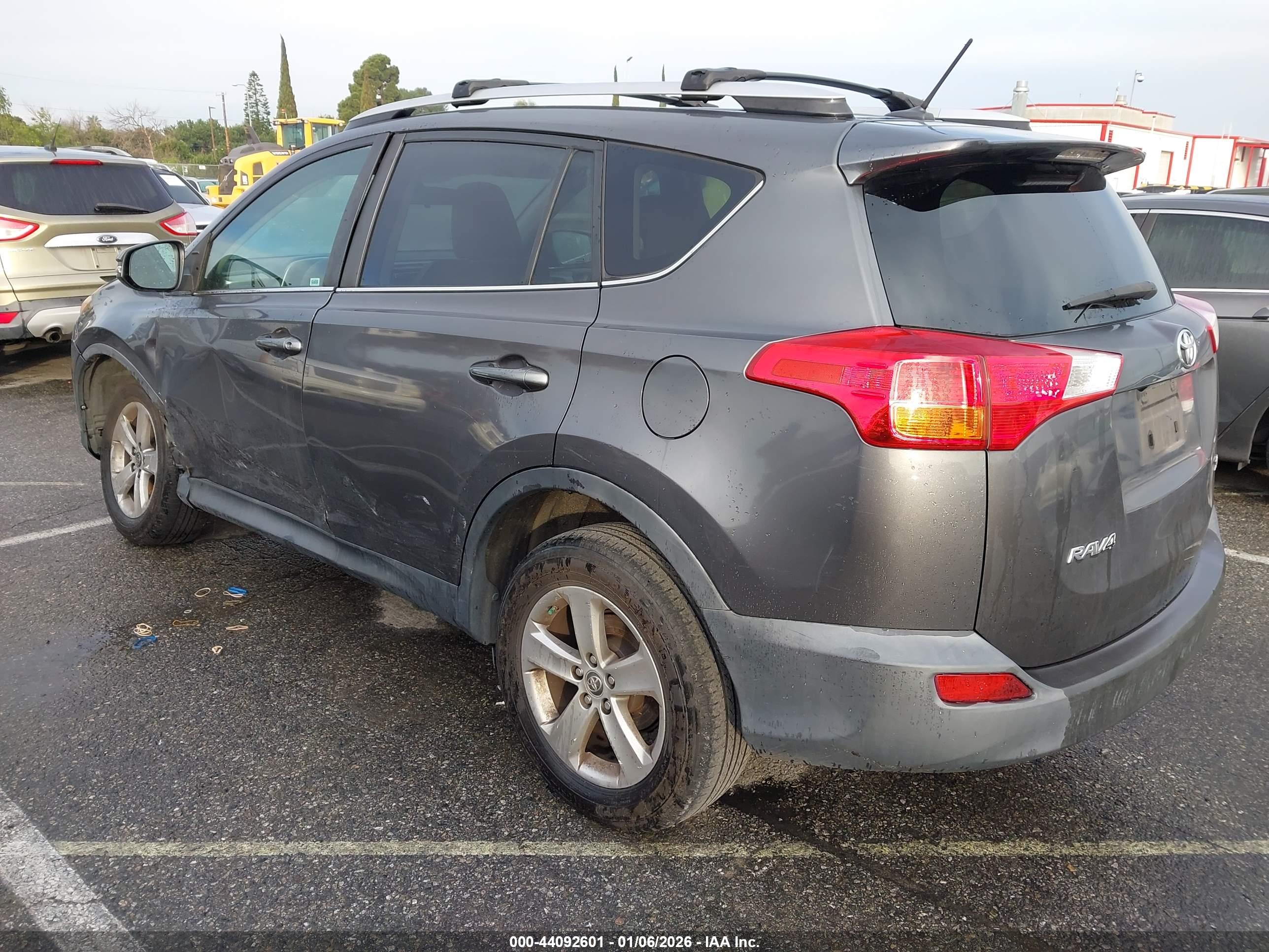TOYOTA RAV4 image 3
