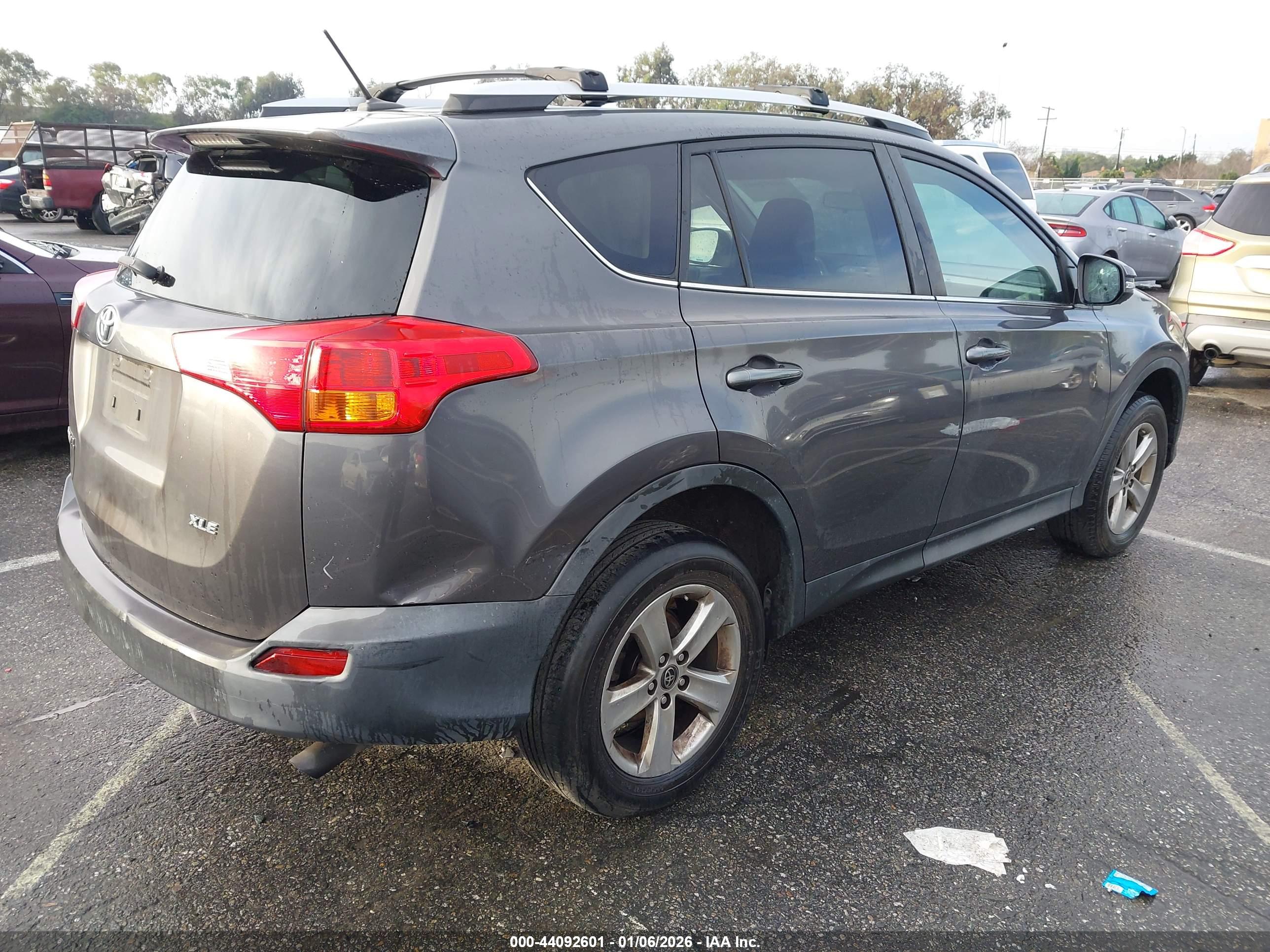 TOYOTA RAV4 image 4