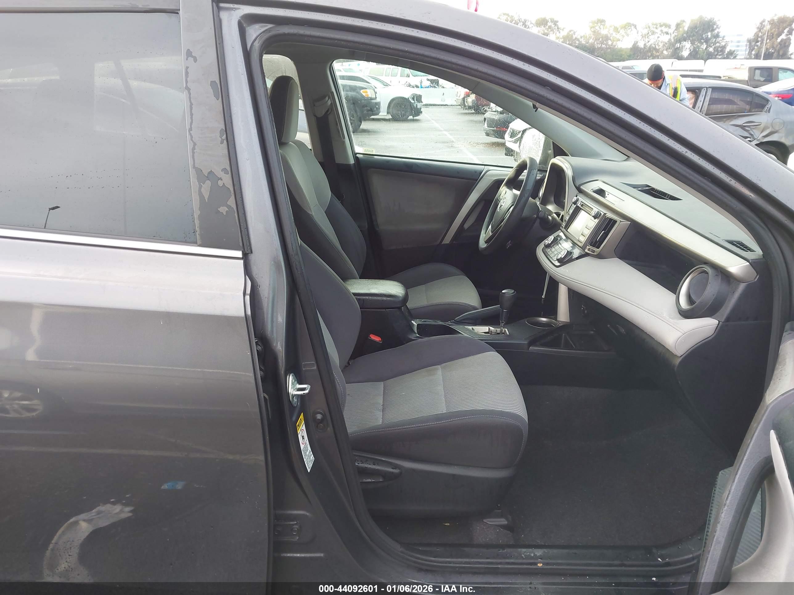 TOYOTA RAV4 image 5