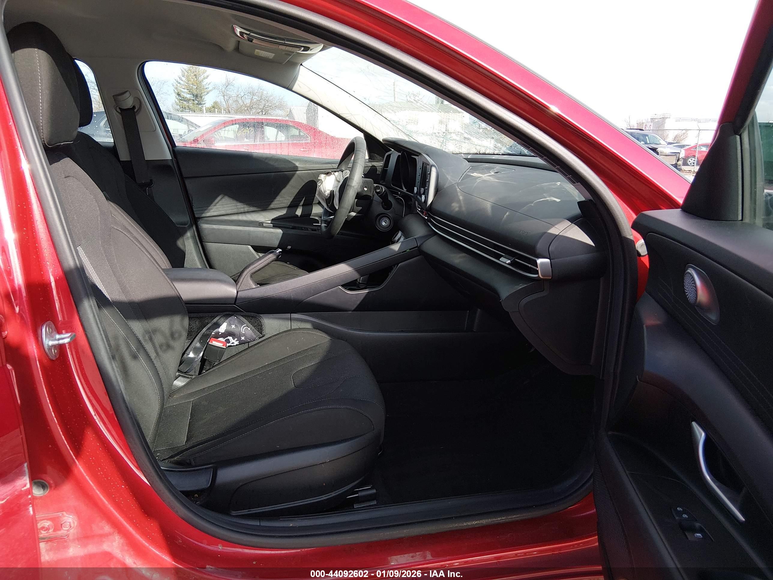 HYUNDAI ELANTRA image 5