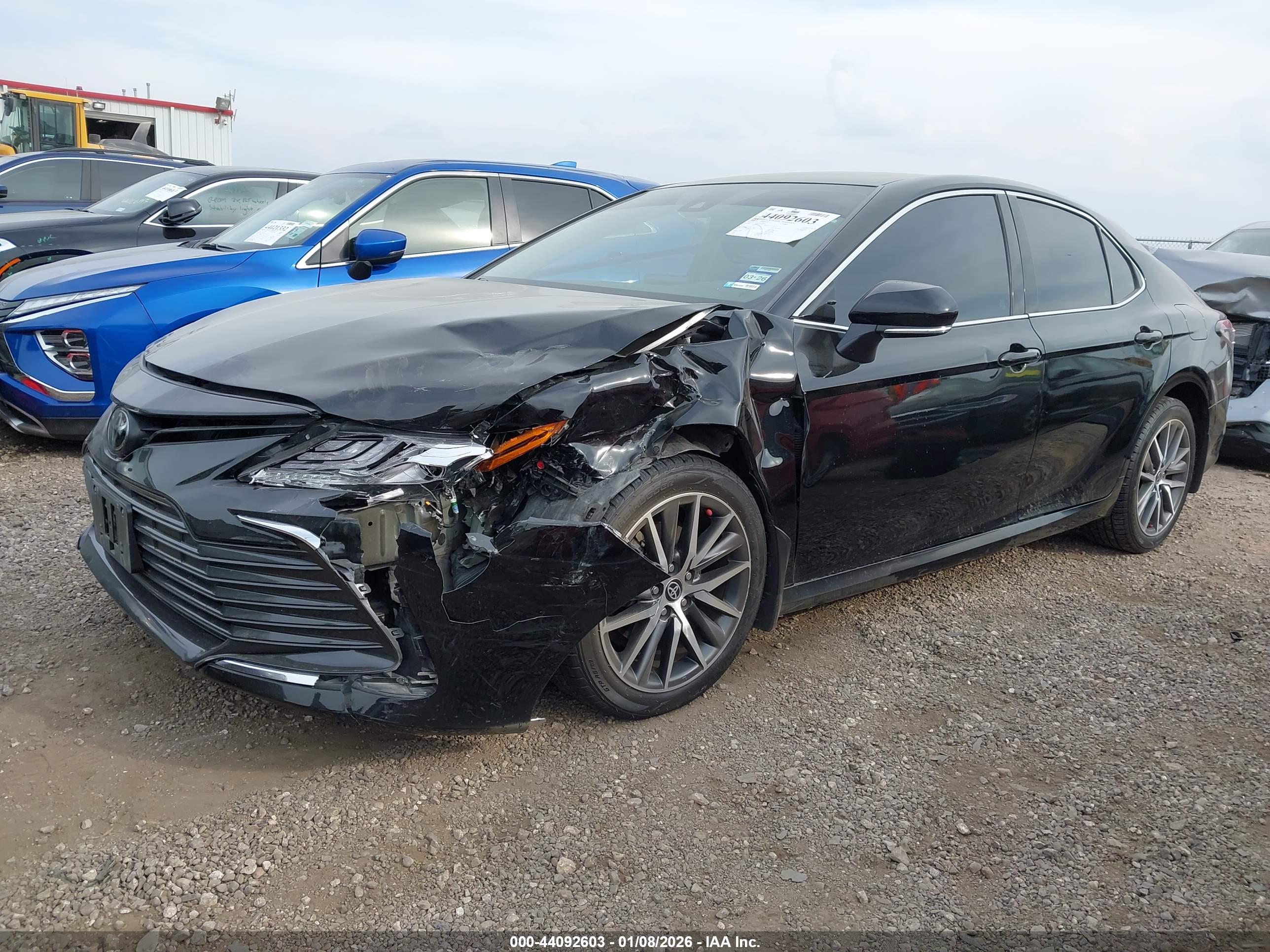 TOYOTA CAMRY image 2