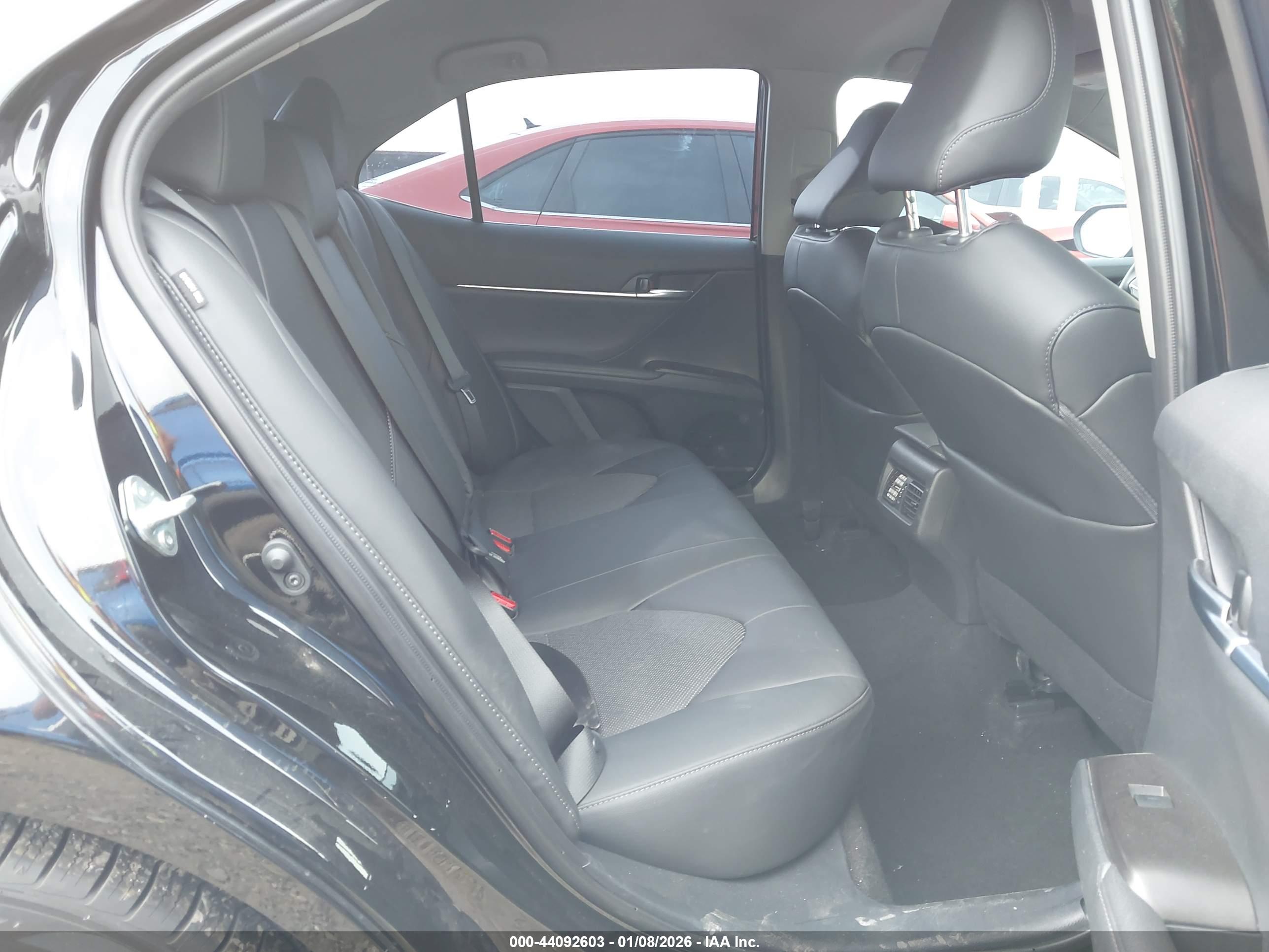 TOYOTA CAMRY image 8