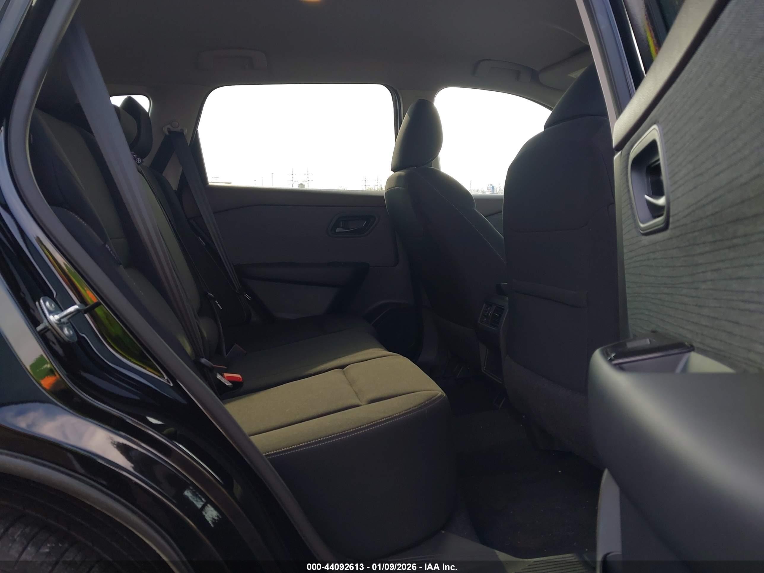 NISSAN ROGUE image 8