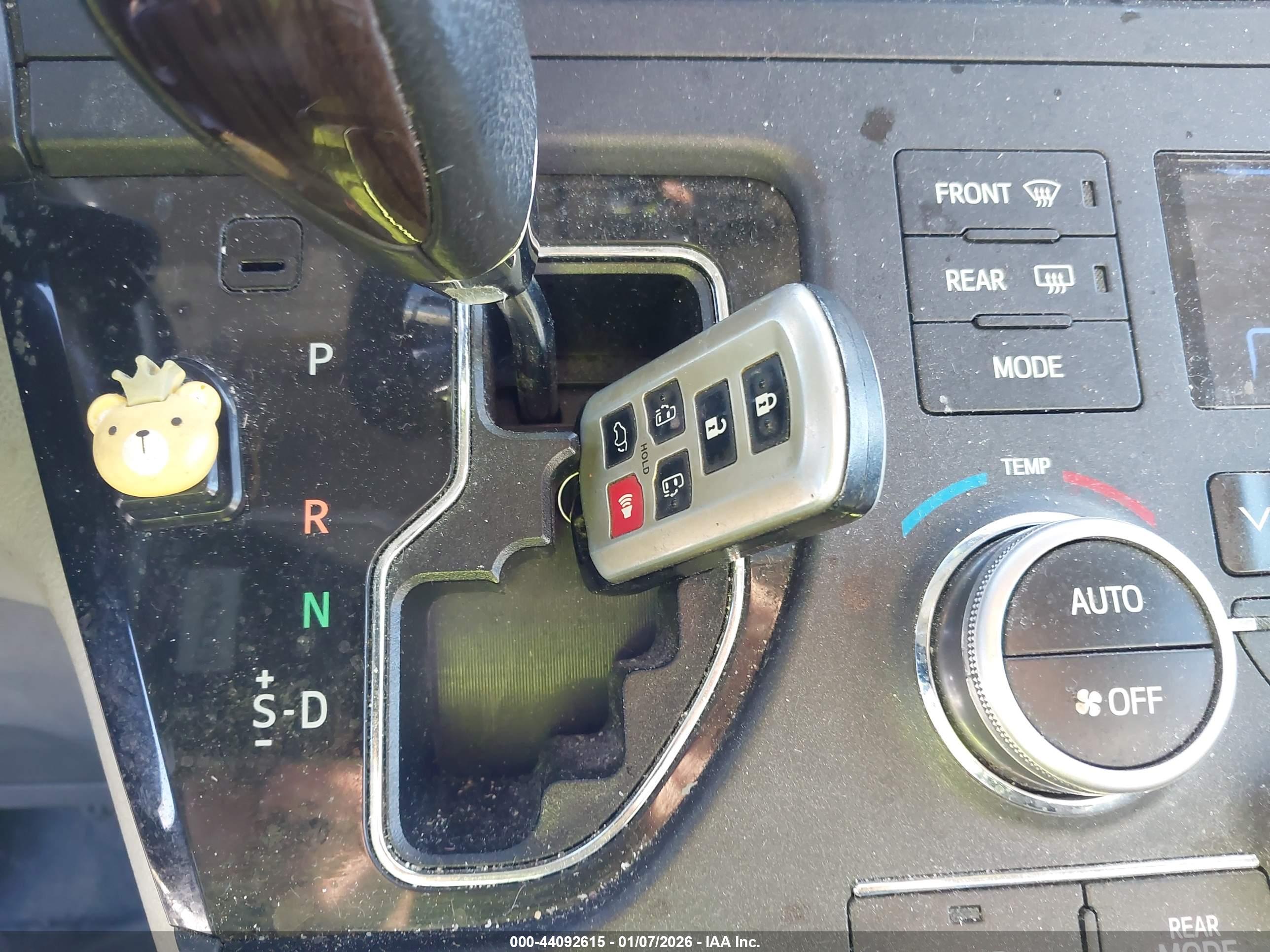 TOYOTA SIENNA image 11