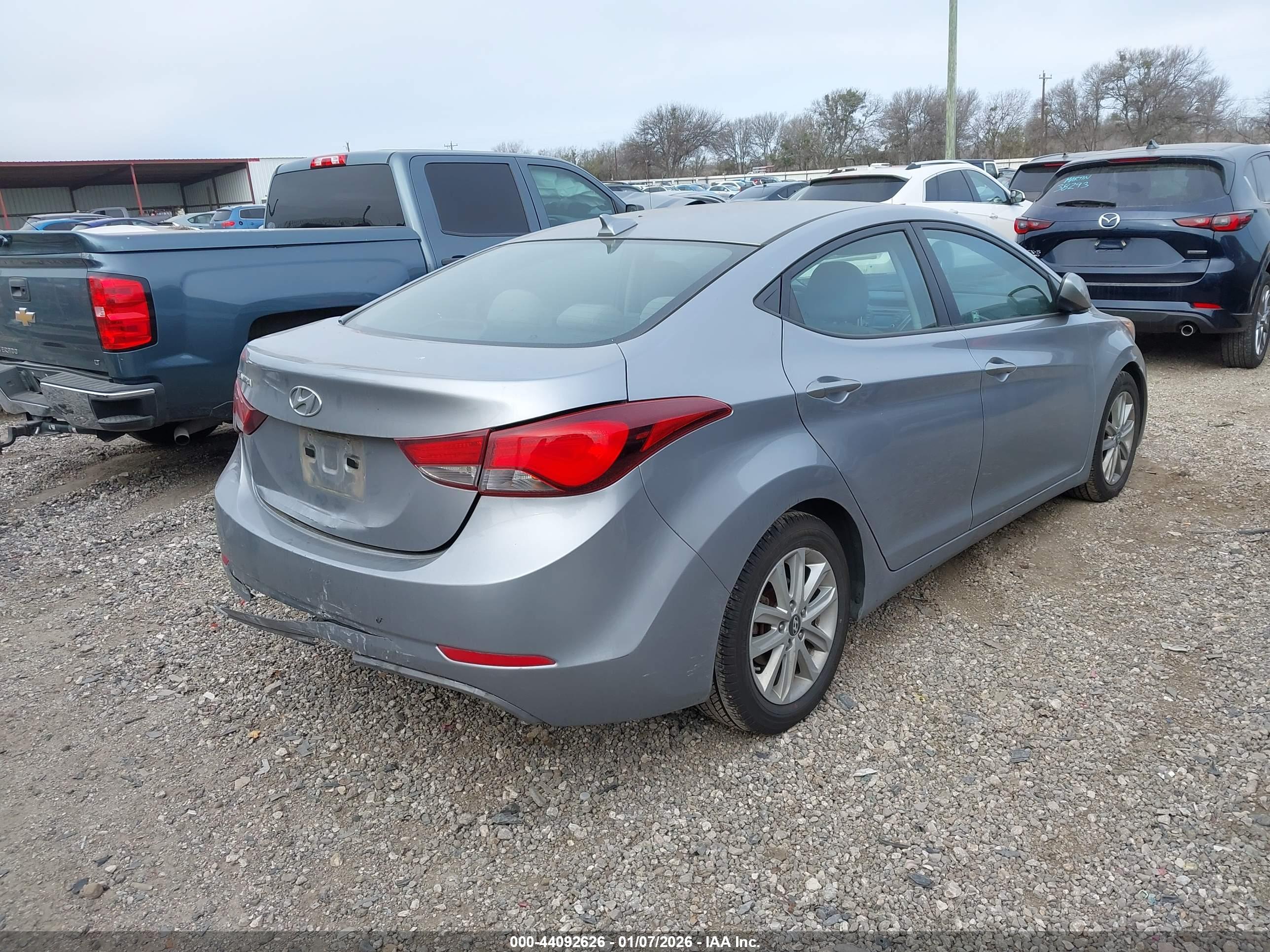 HYUNDAI ELANTRA image 4