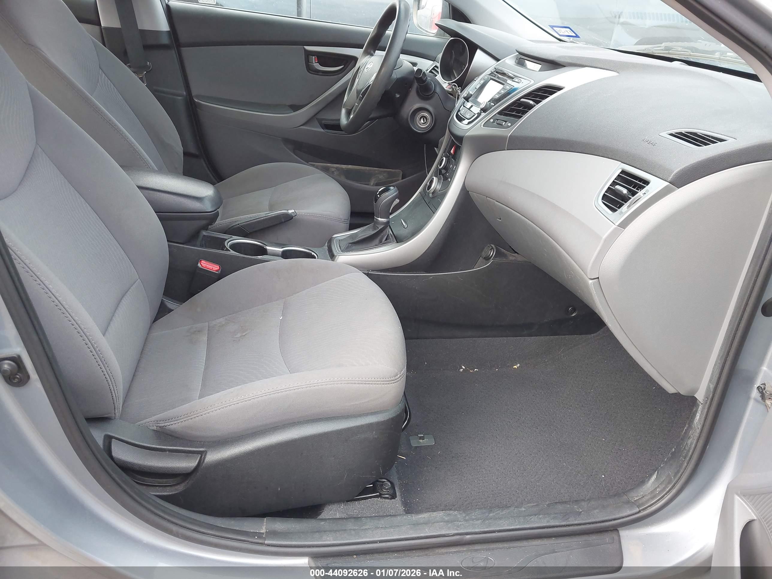 HYUNDAI ELANTRA image 5