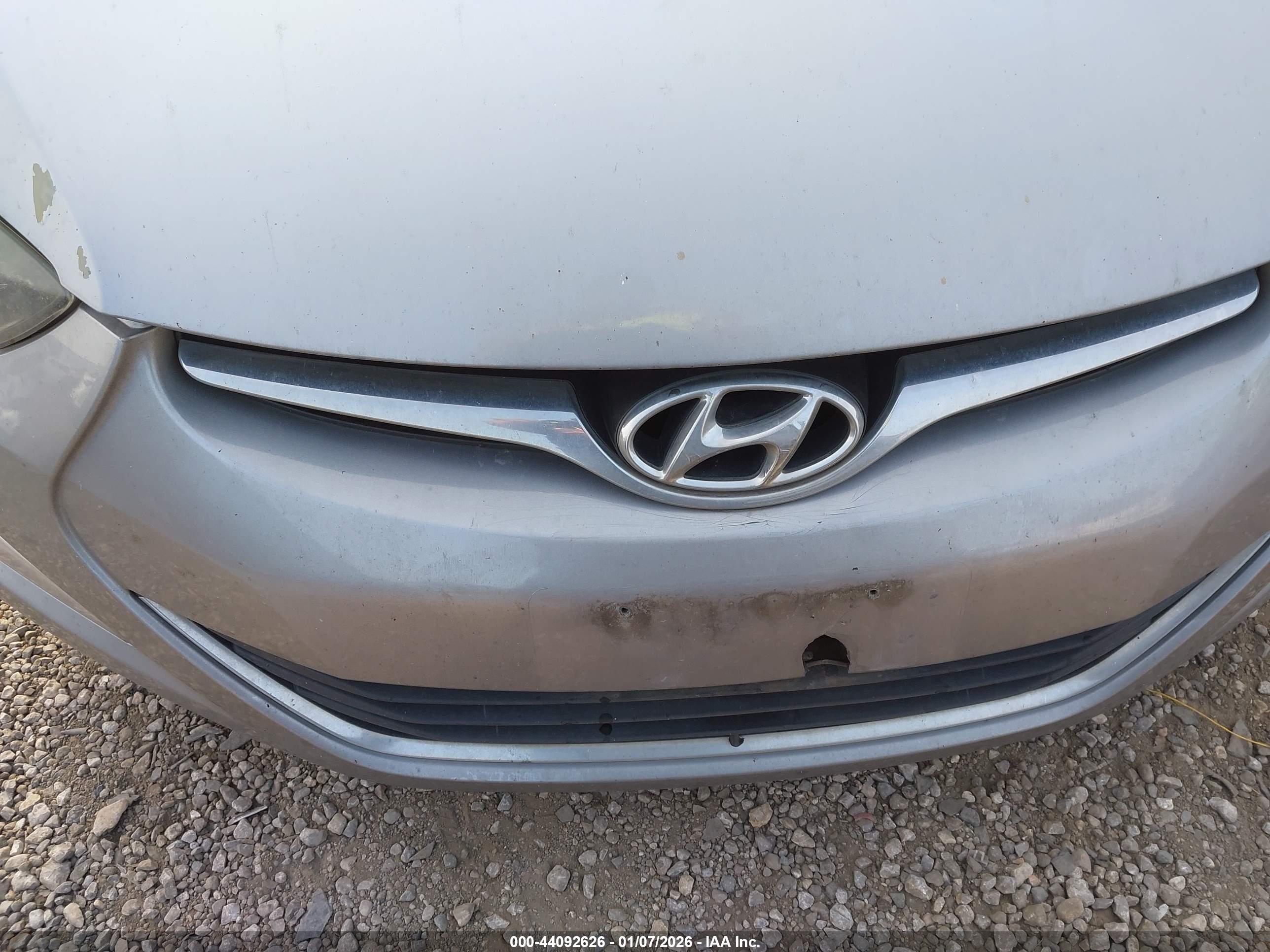 HYUNDAI ELANTRA image 6