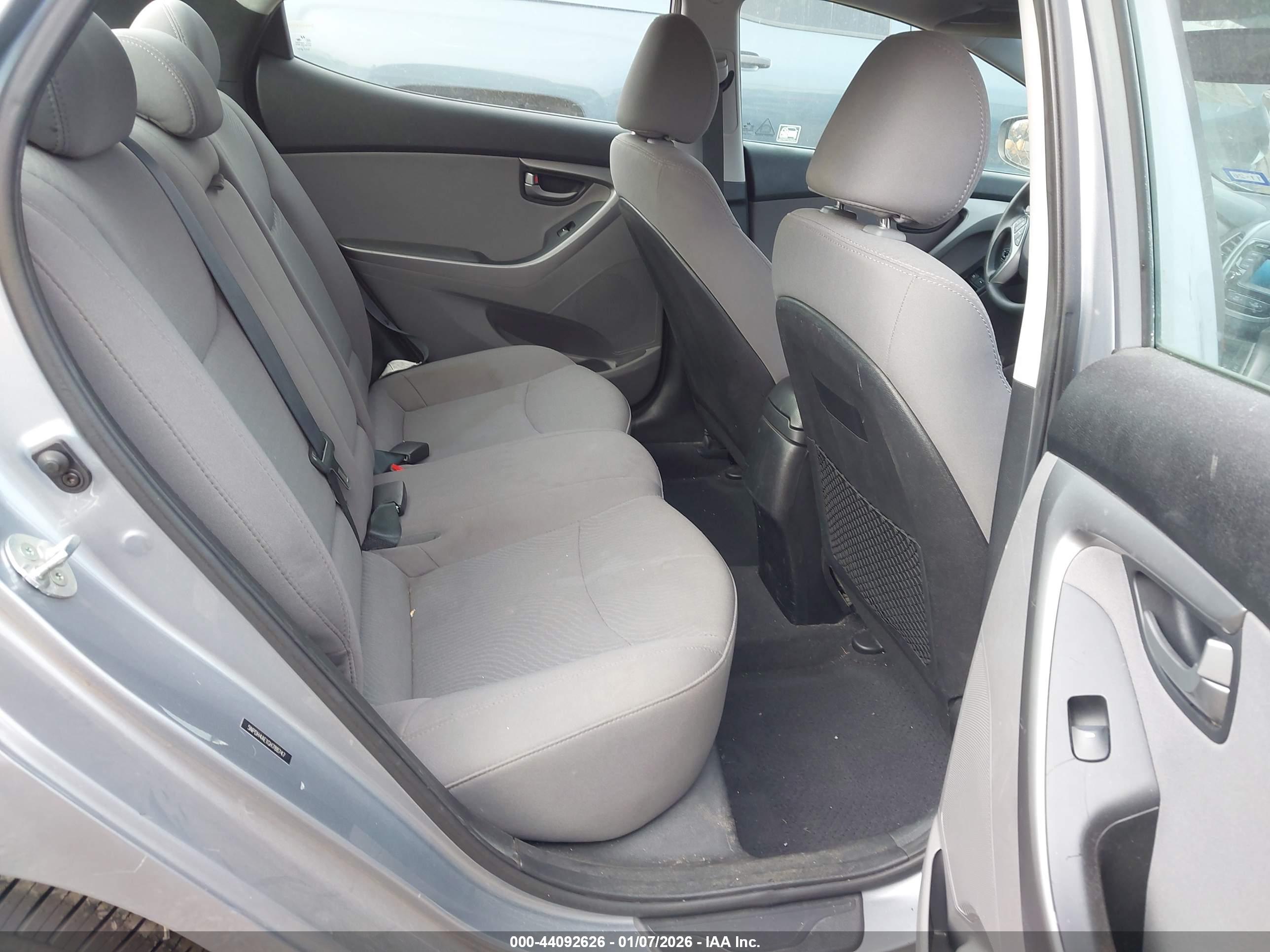 HYUNDAI ELANTRA image 8