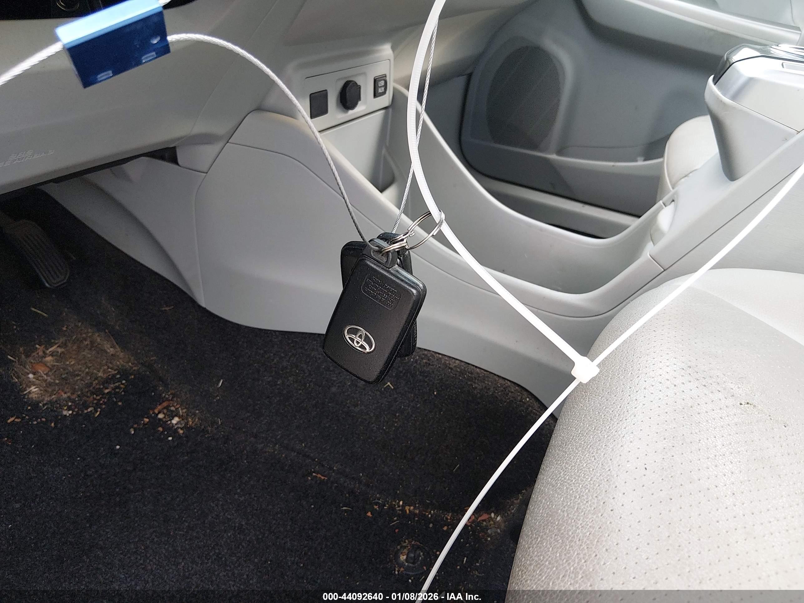 TOYOTA PRIUS image 11
