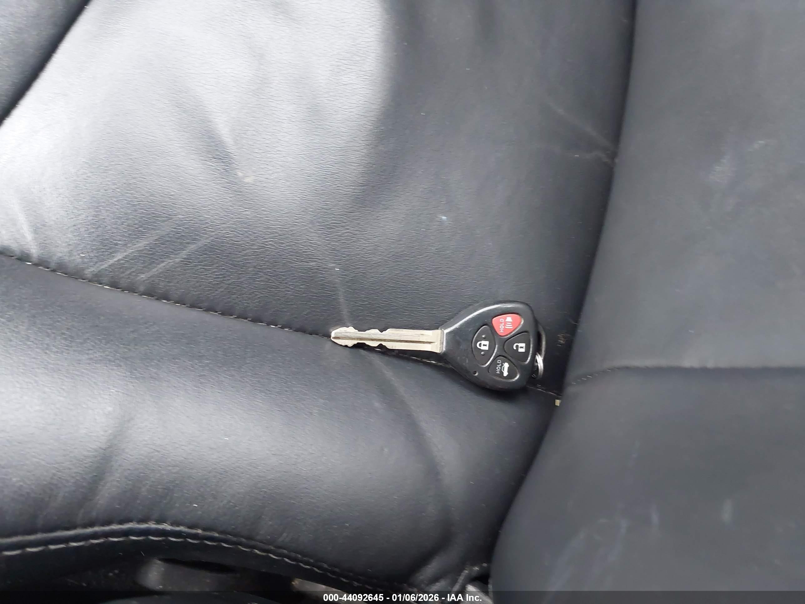 TOYOTA AVALON image 11