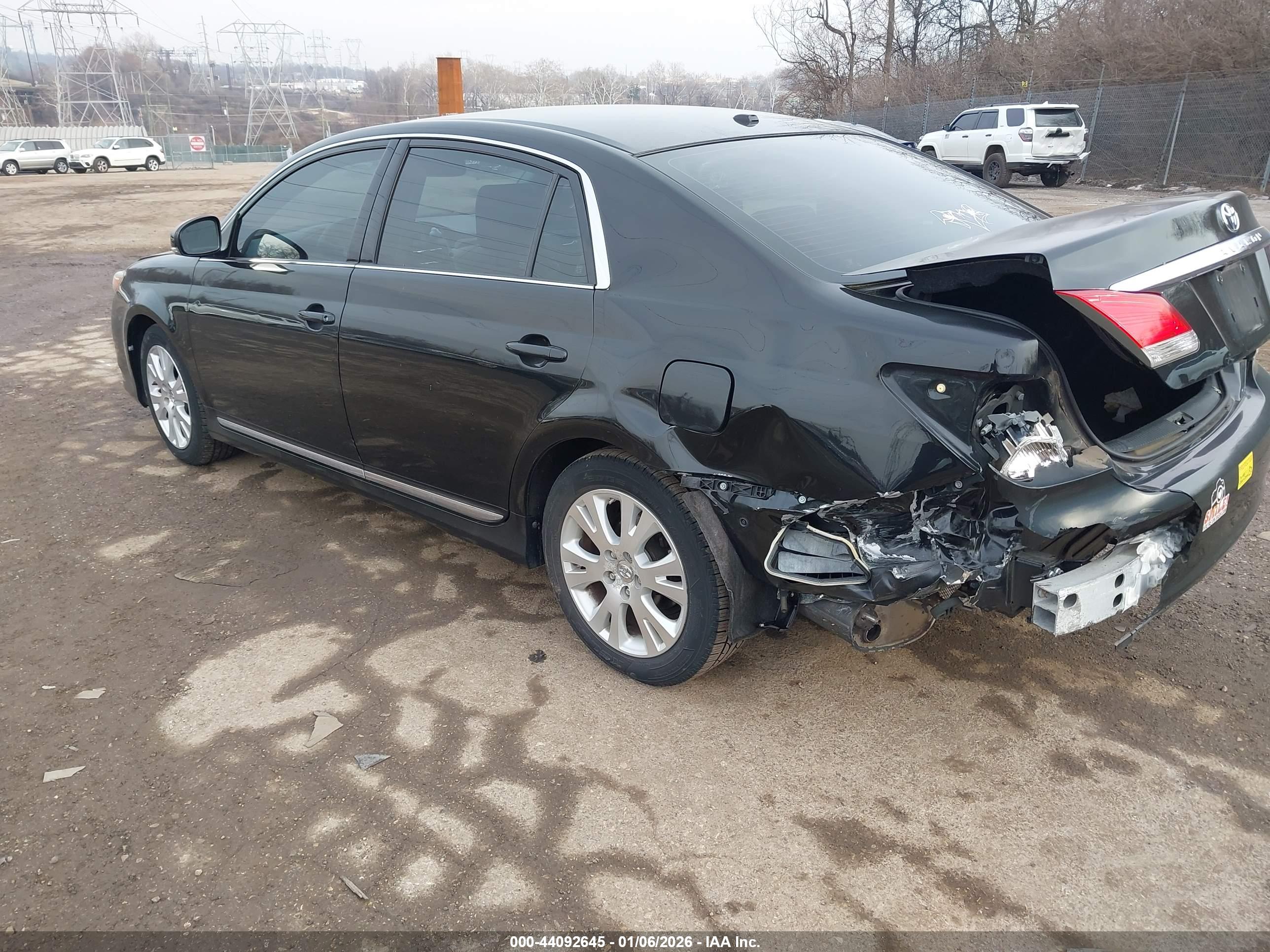 TOYOTA AVALON image 3
