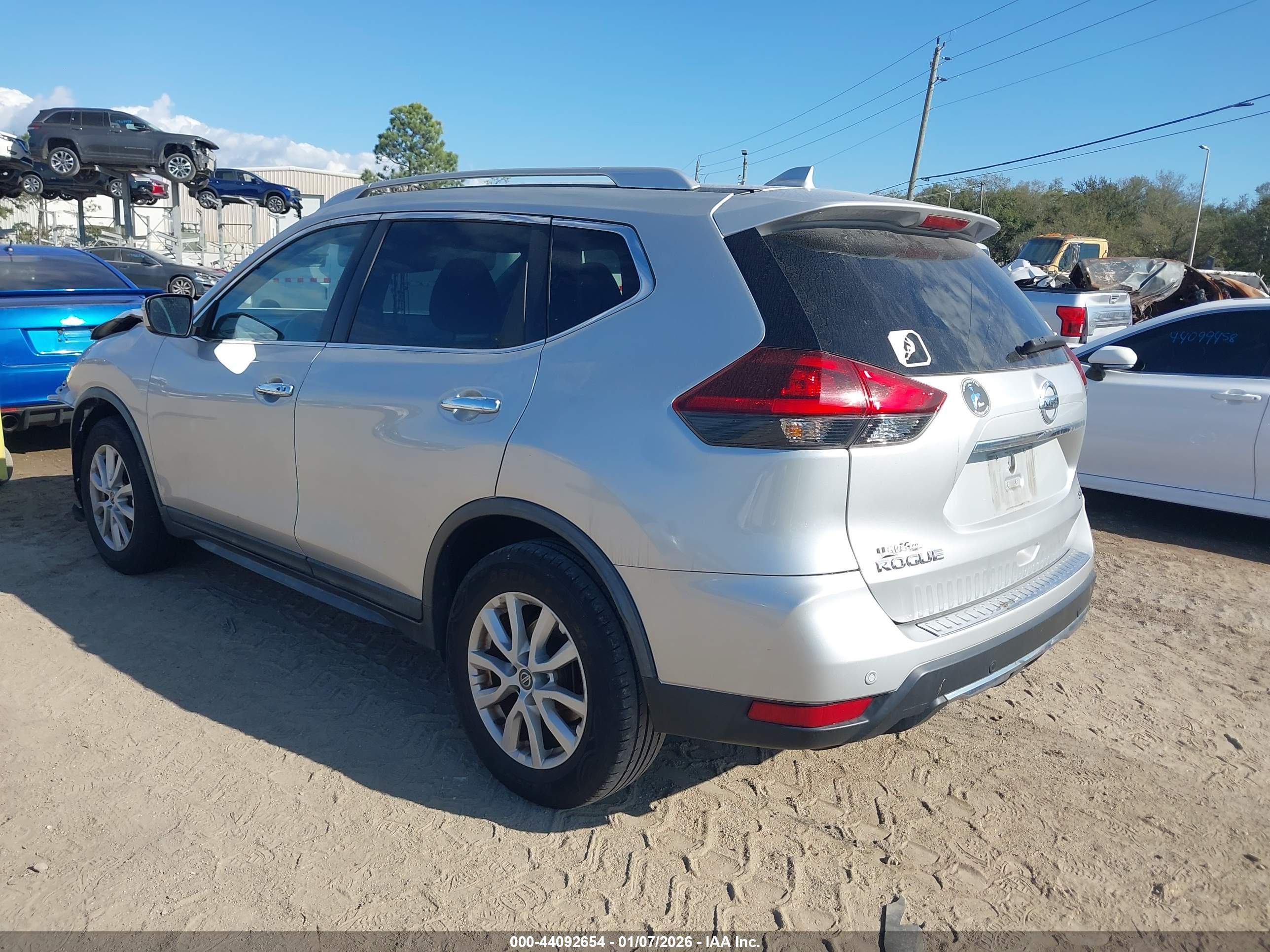 NISSAN ROGUE image 3