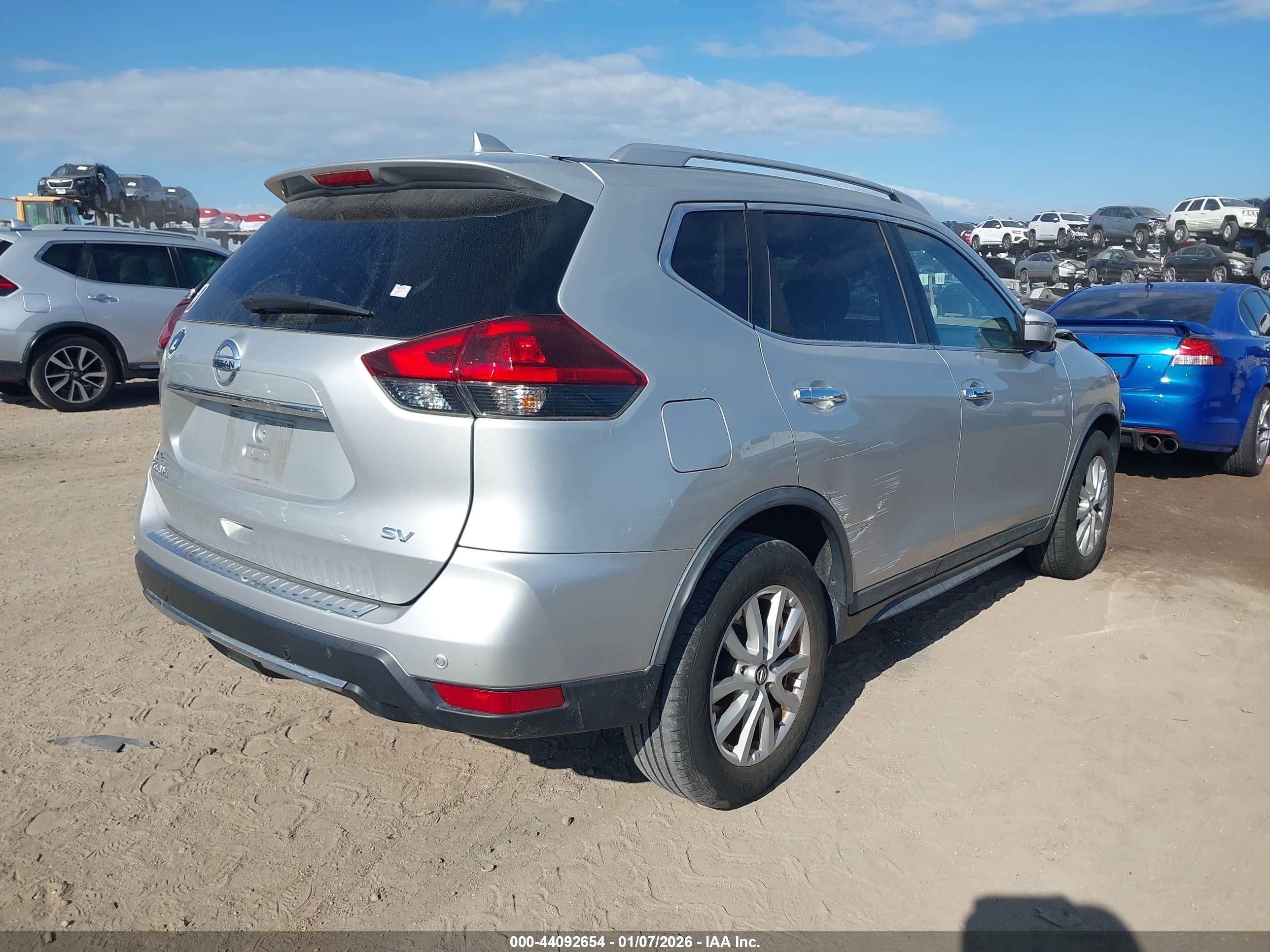 NISSAN ROGUE image 4