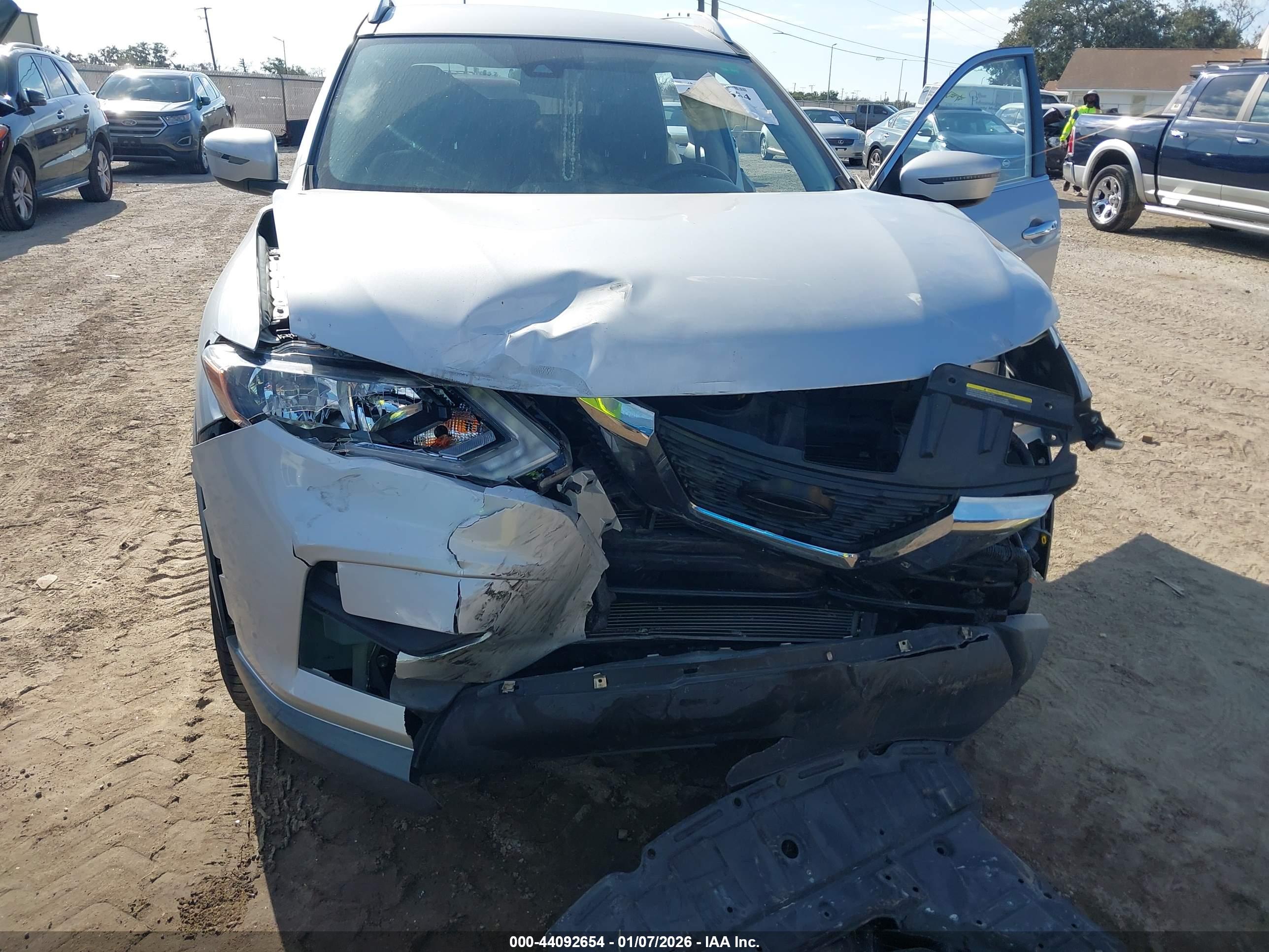 NISSAN ROGUE image 6