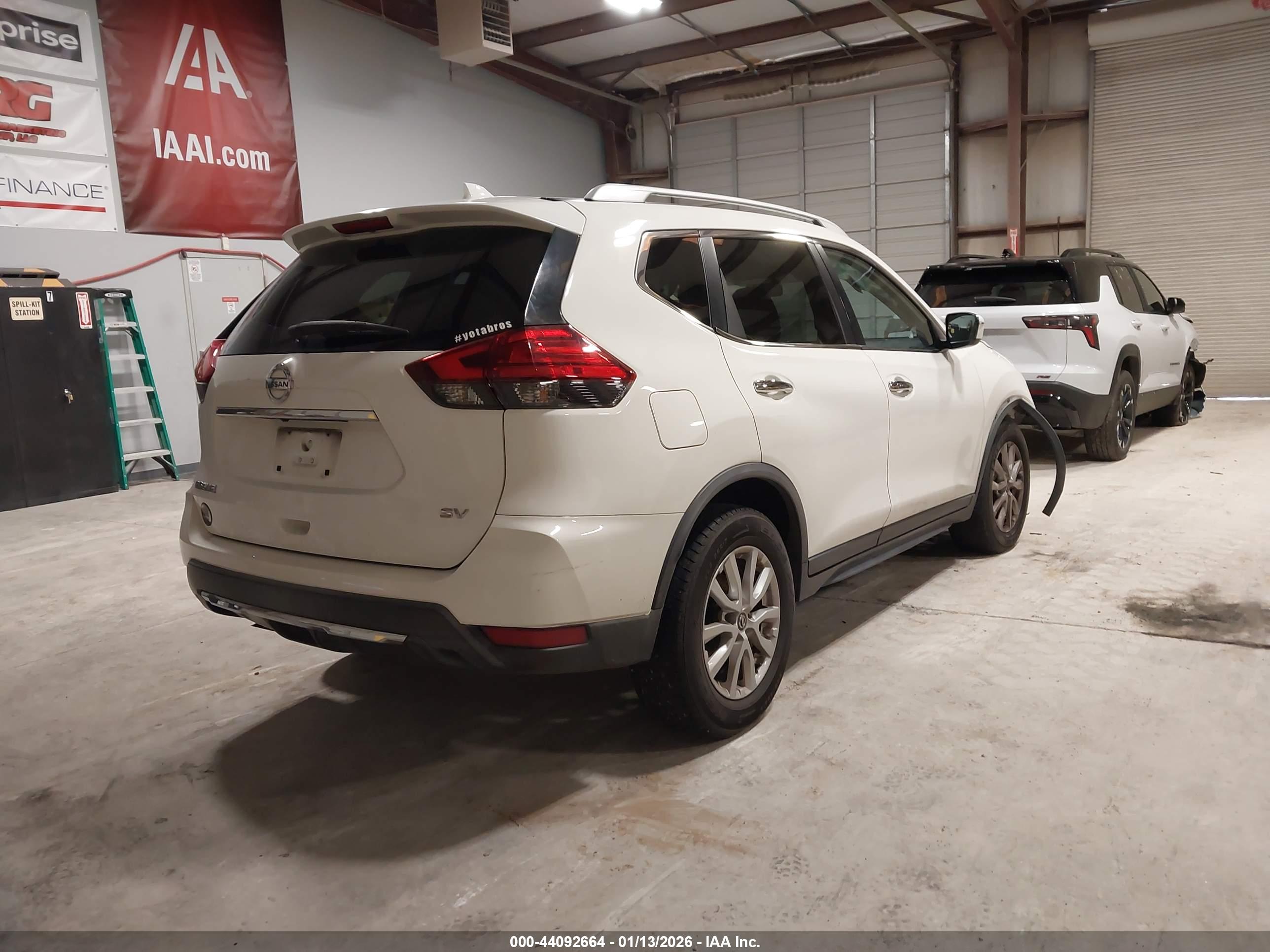 NISSAN ROGUE image 4