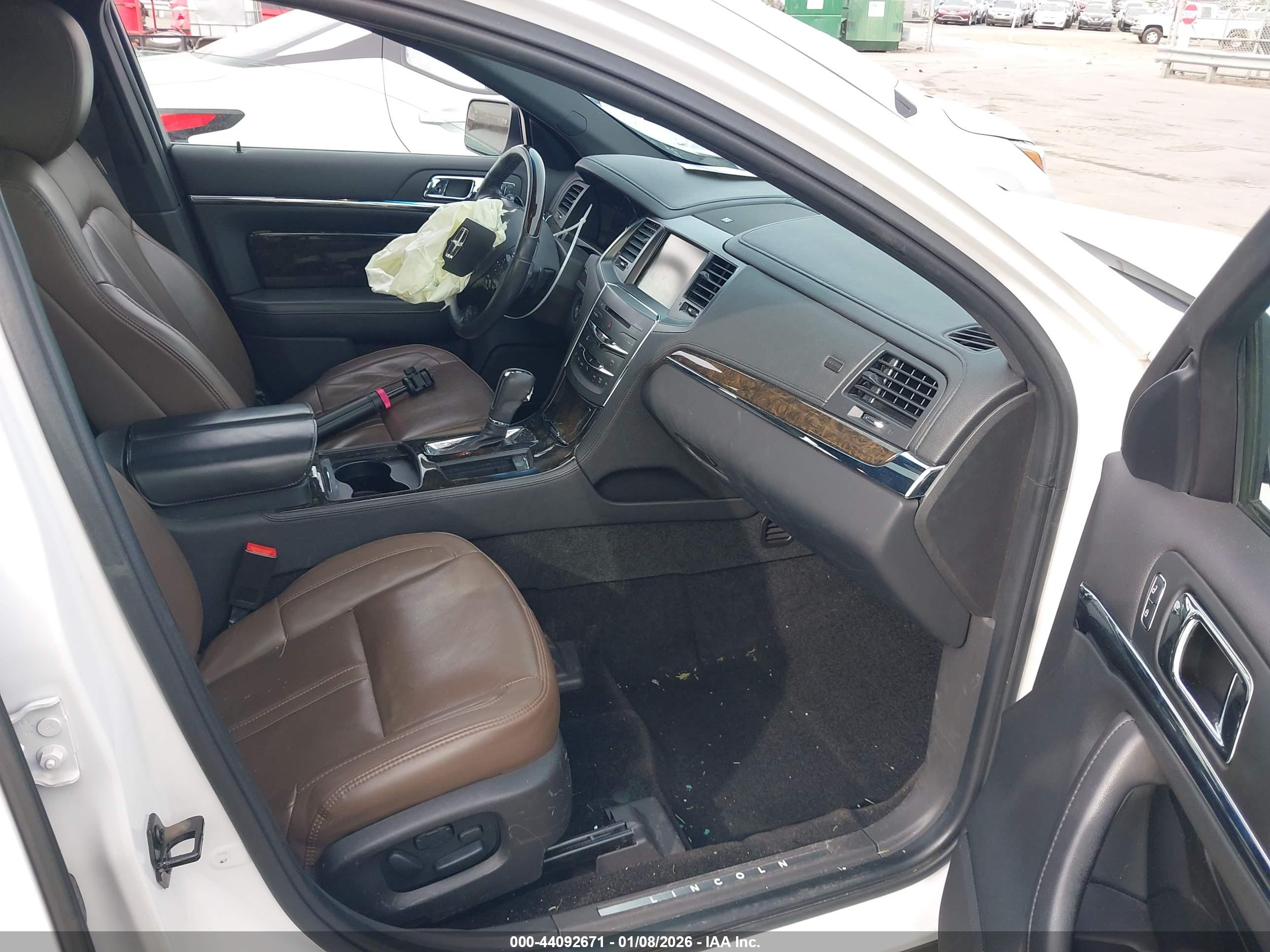 LINCOLN MKS image 5