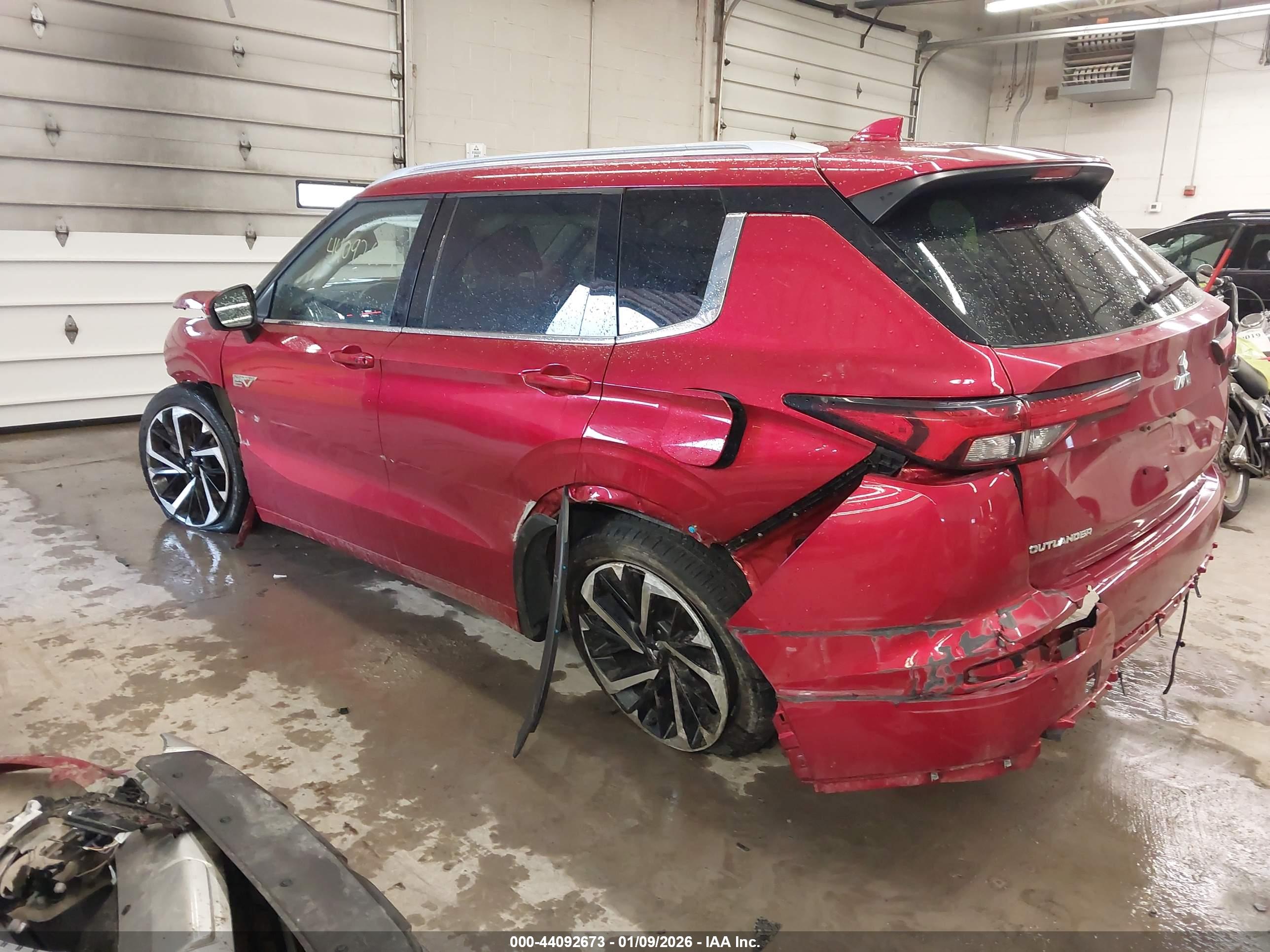 MITSUBISHI OUTLANDER image 3