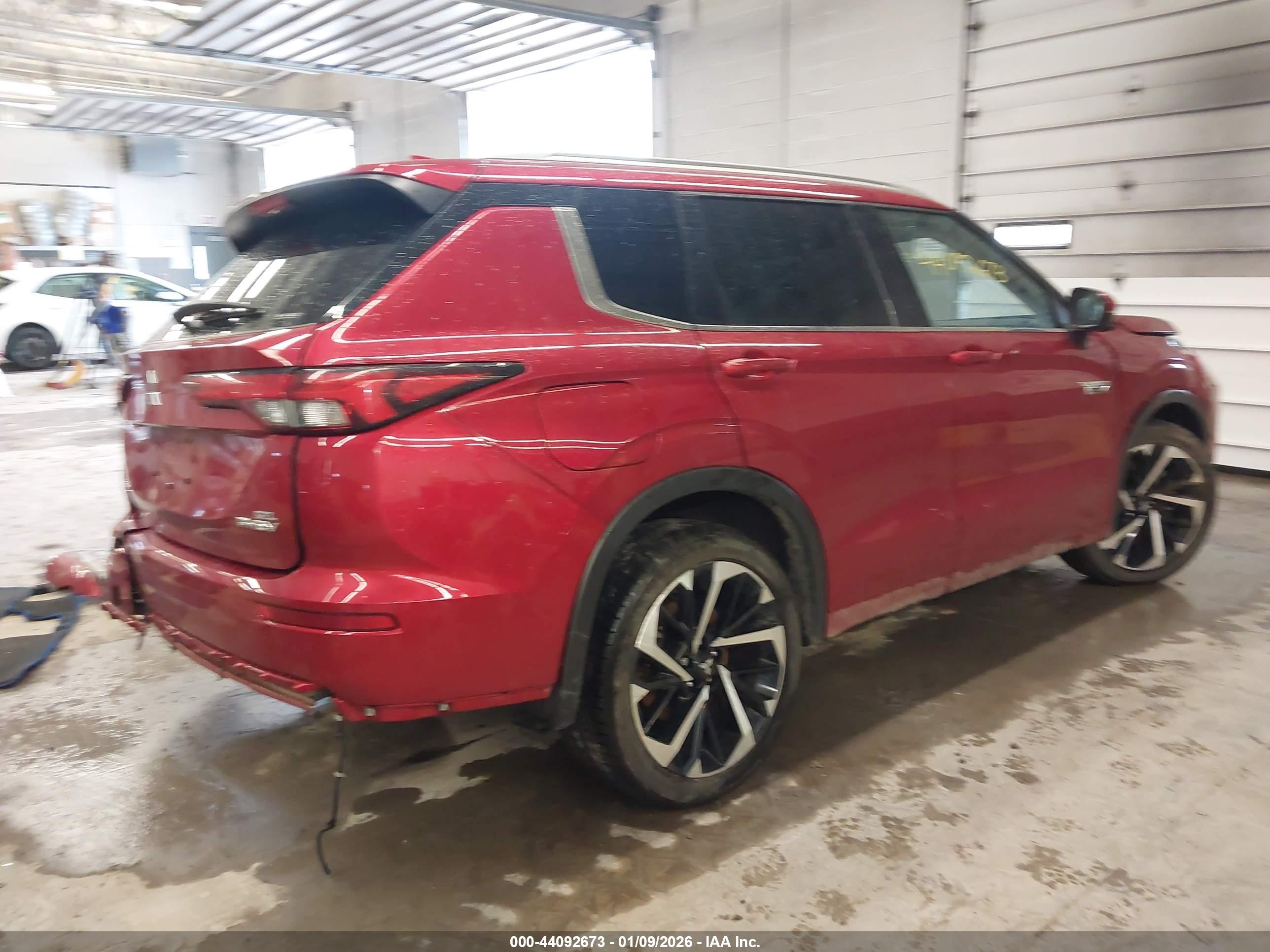 MITSUBISHI OUTLANDER image 4