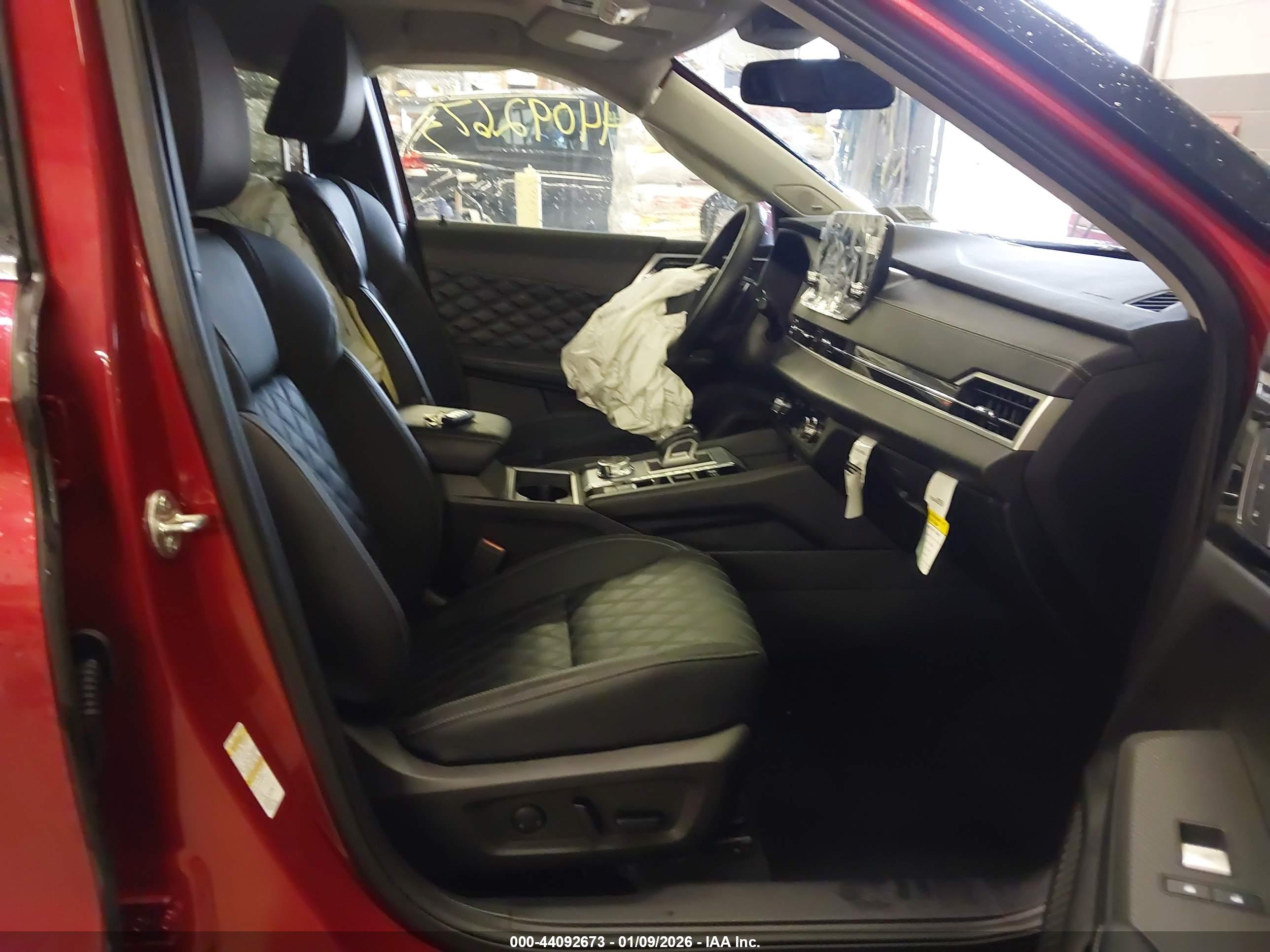 MITSUBISHI OUTLANDER image 5