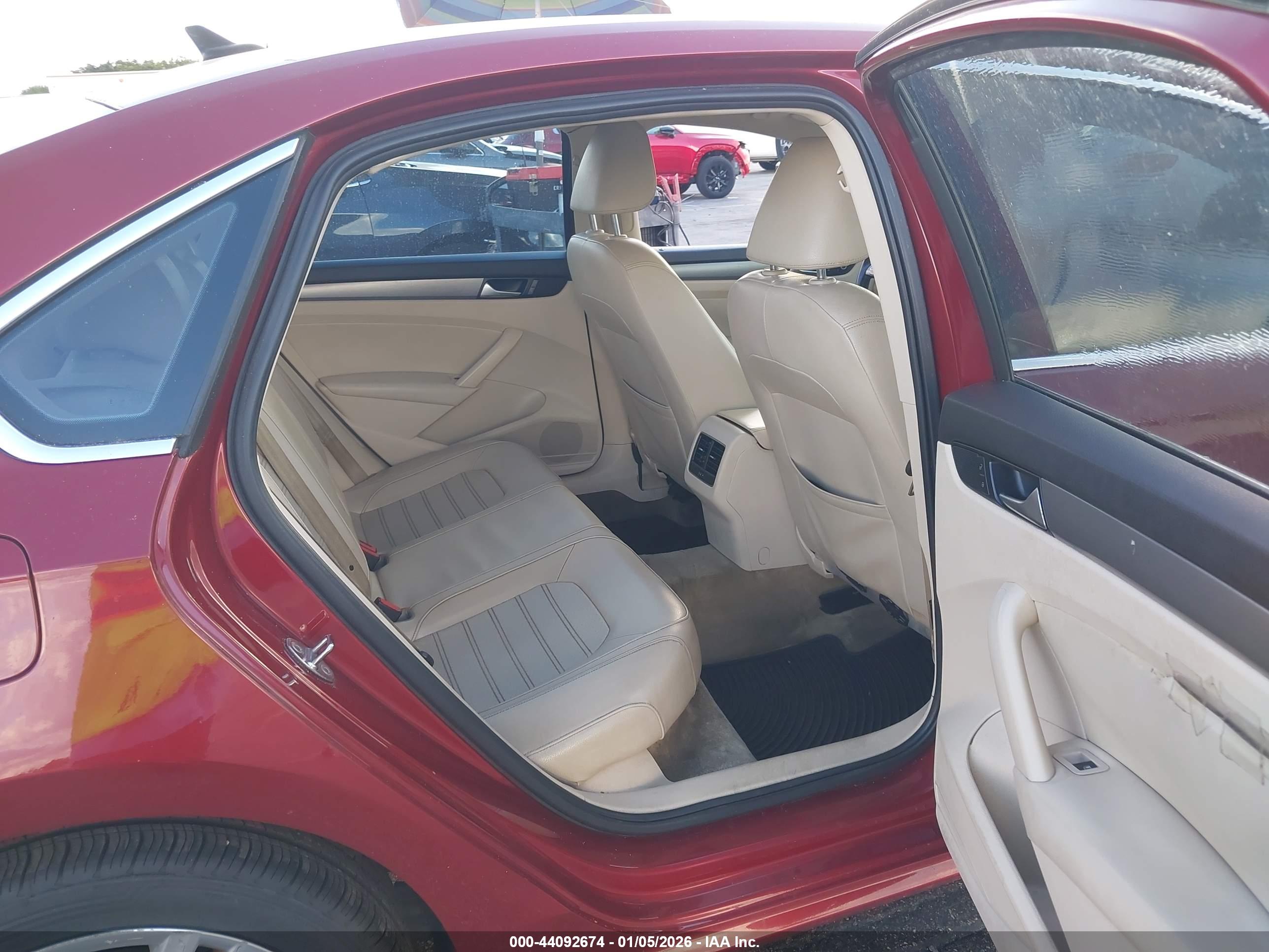 VOLKSWAGEN PASSAT image 8