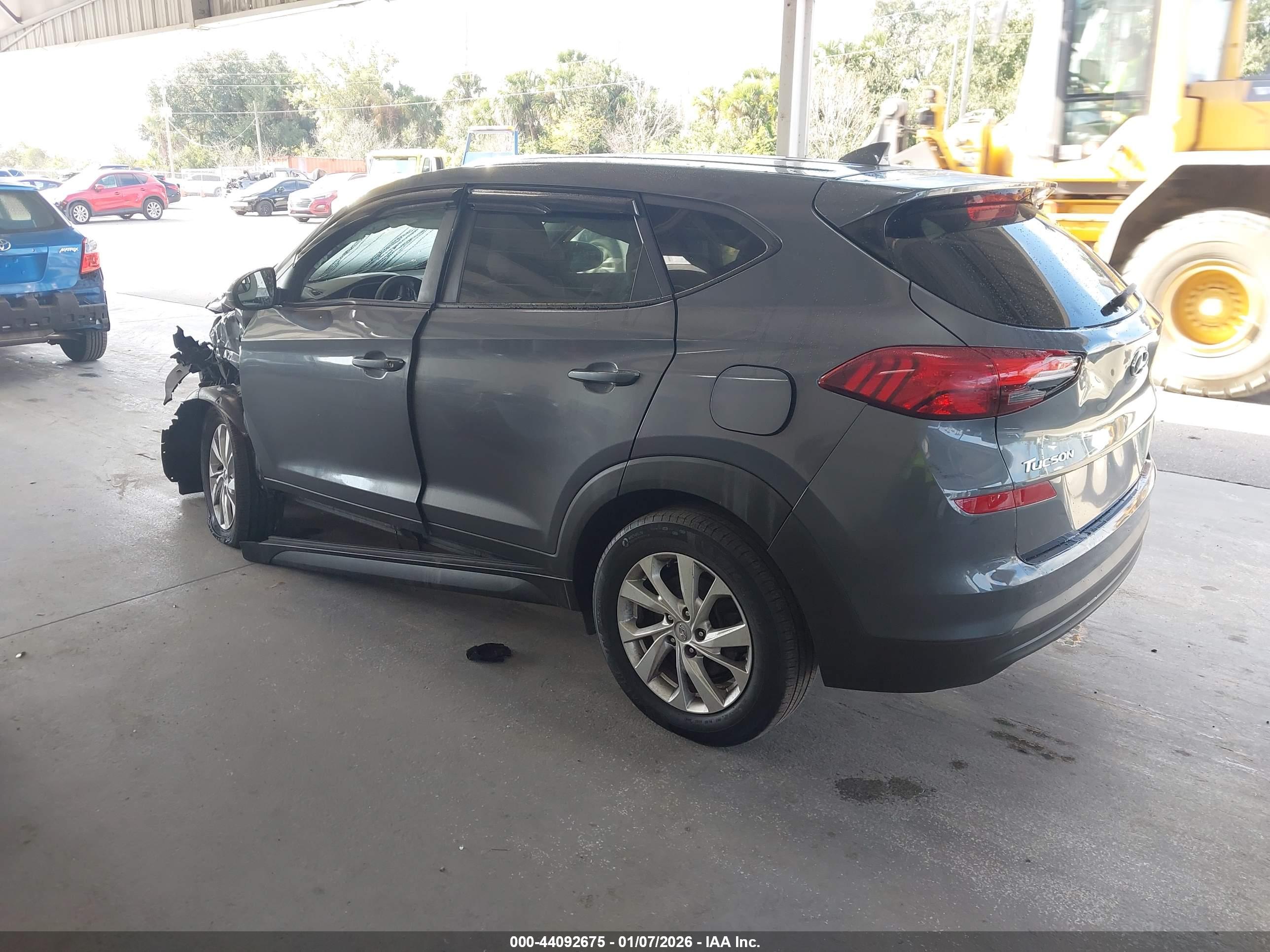 HYUNDAI TUCSON image 3