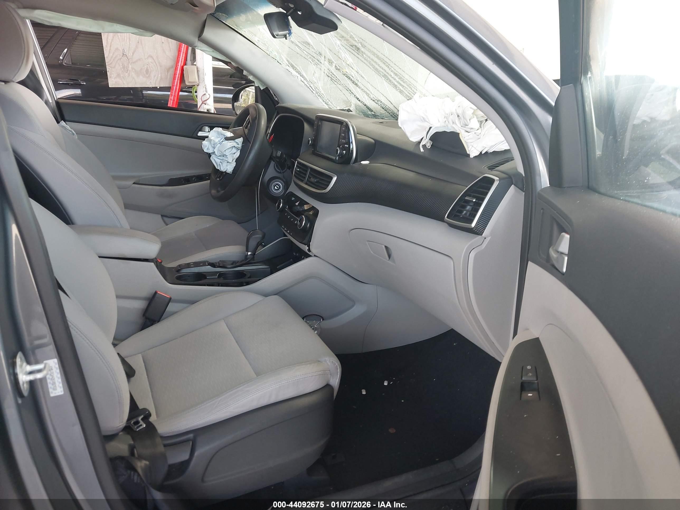 HYUNDAI TUCSON image 5