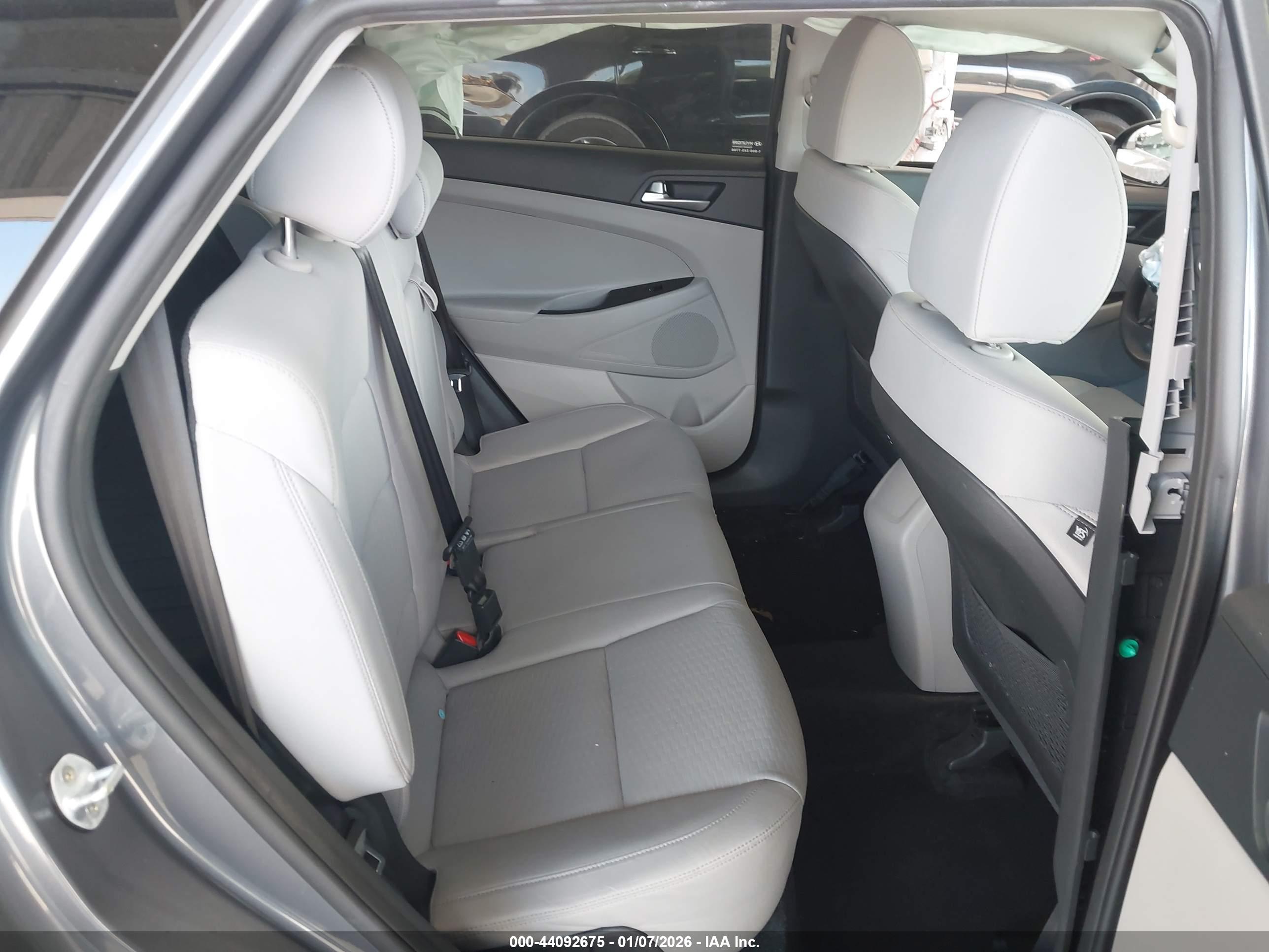 HYUNDAI TUCSON image 8
