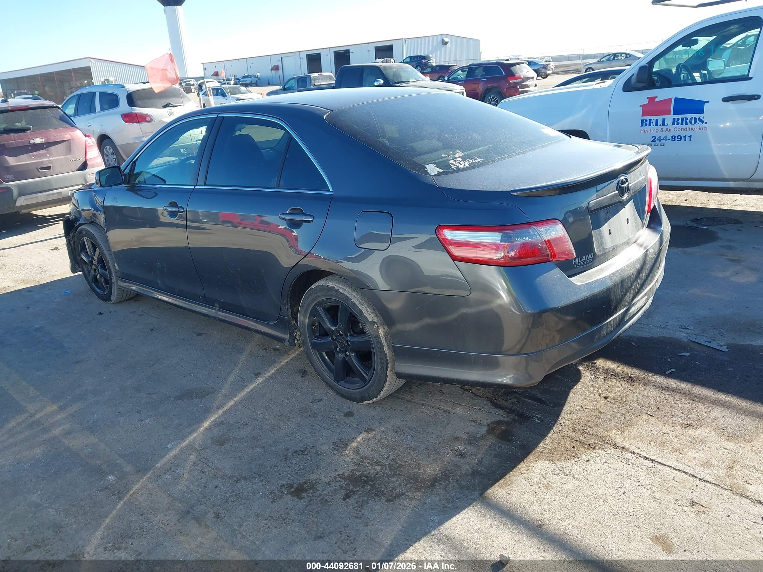 TOYOTA CAMRY image 3