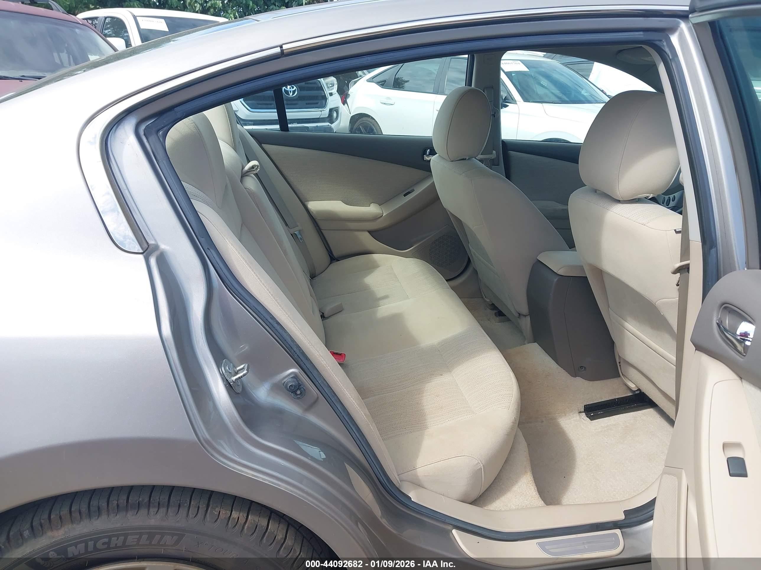 NISSAN ALTIMA image 8
