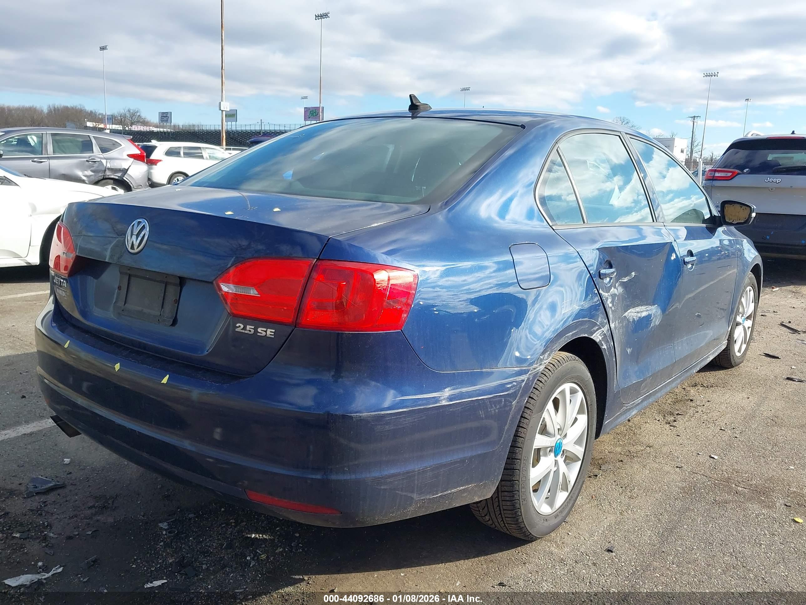 VOLKSWAGEN JETTA image 4