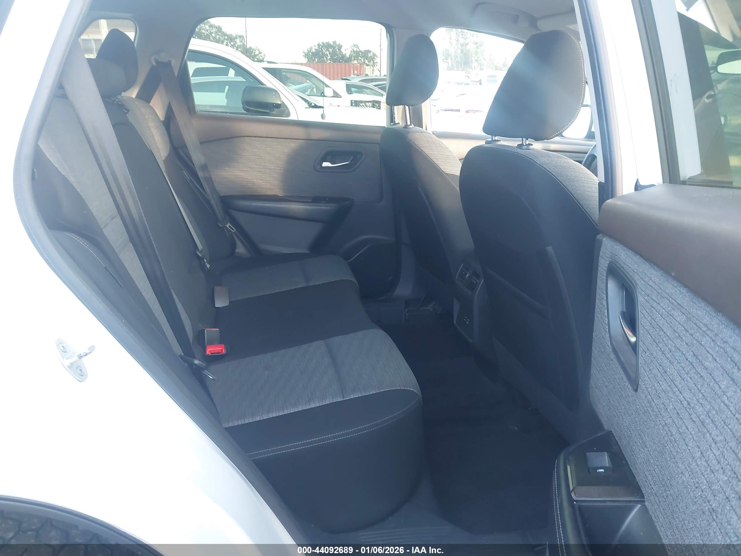 NISSAN ROGUE image 8