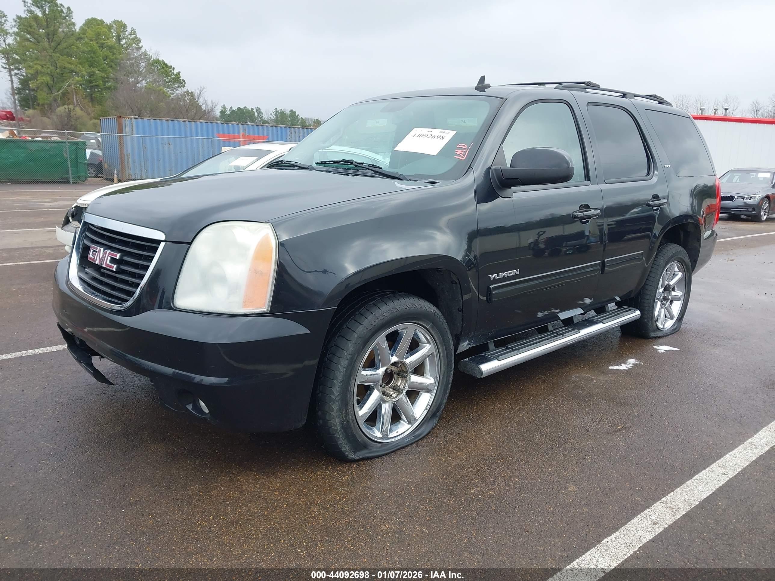 GMC YUKON image 2