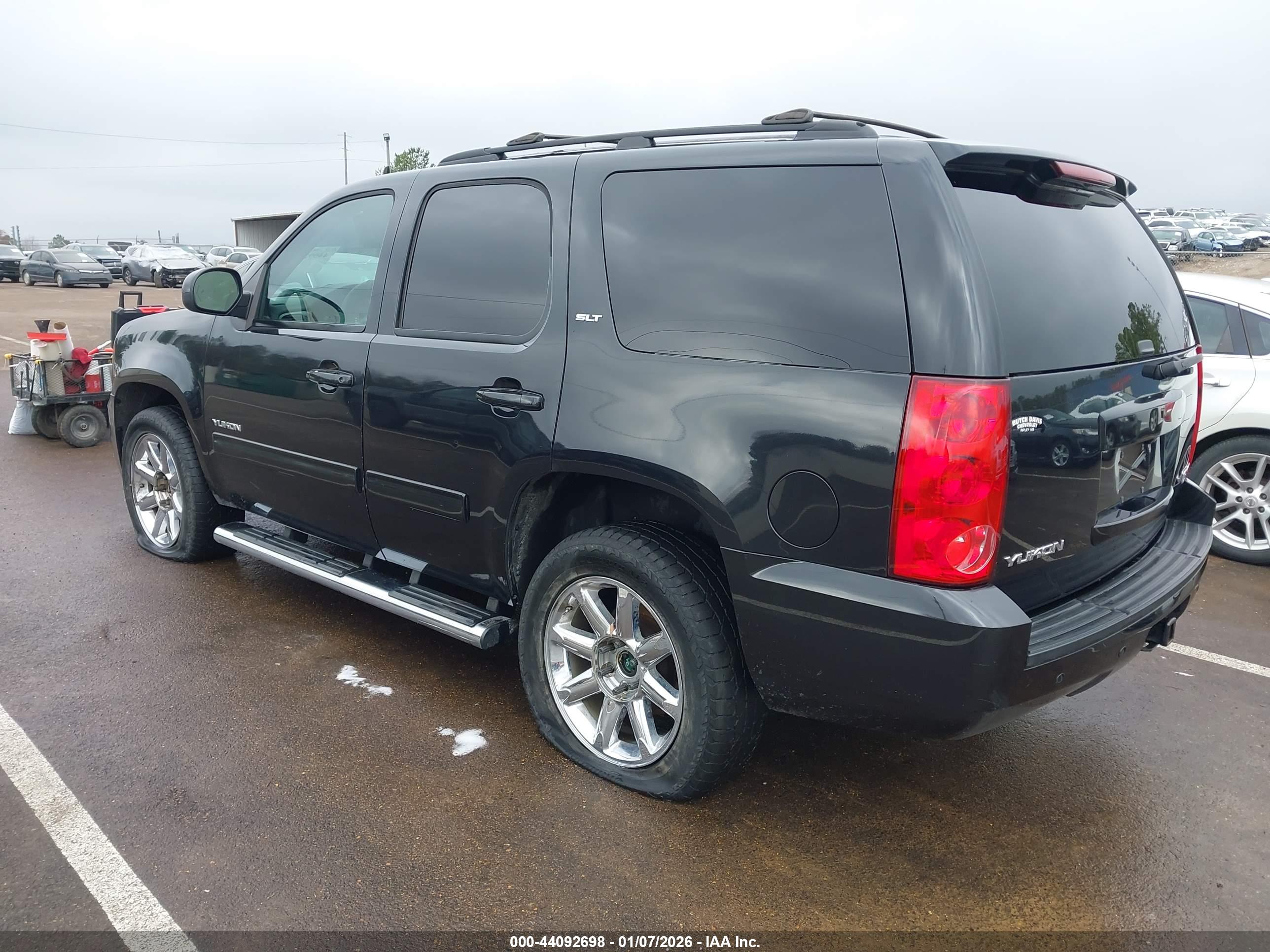 GMC YUKON image 3