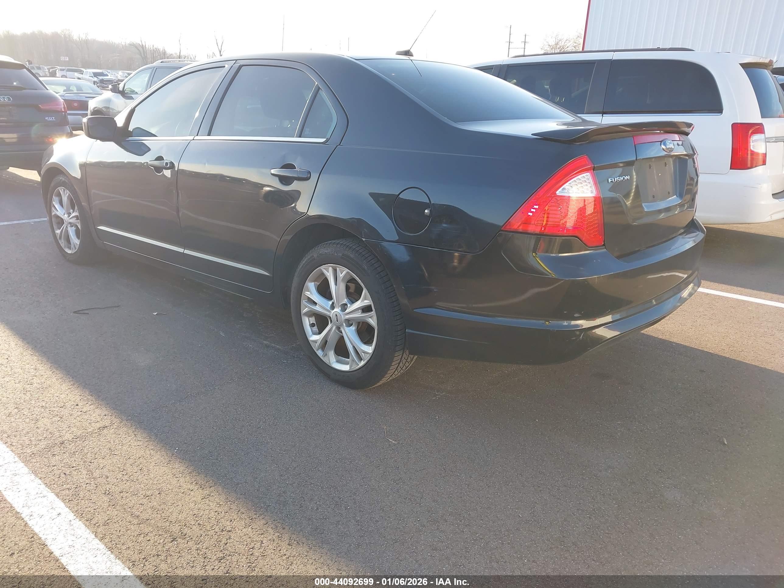 FORD FUSION image 3